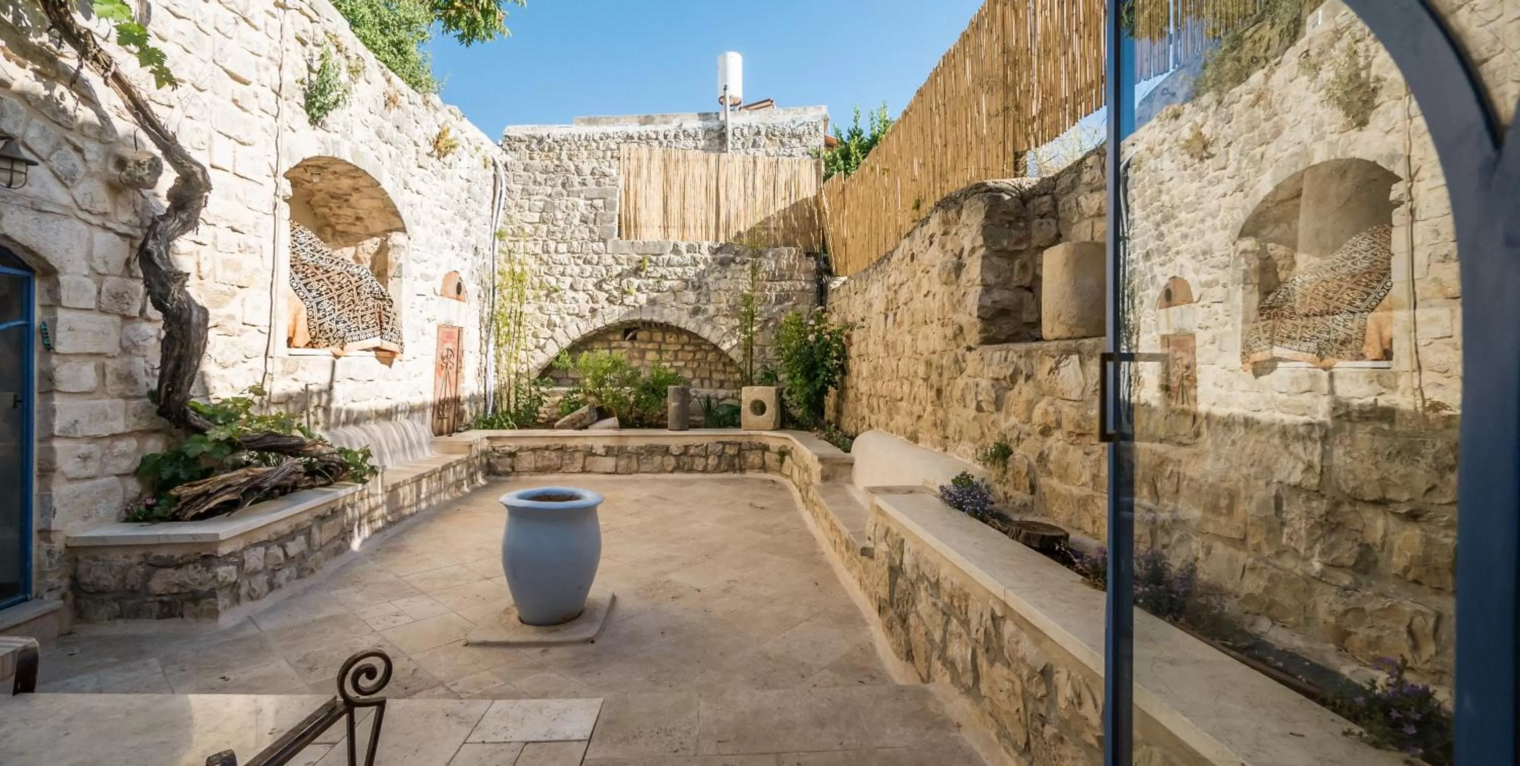 Day in The Way Inn - Boutique Suites