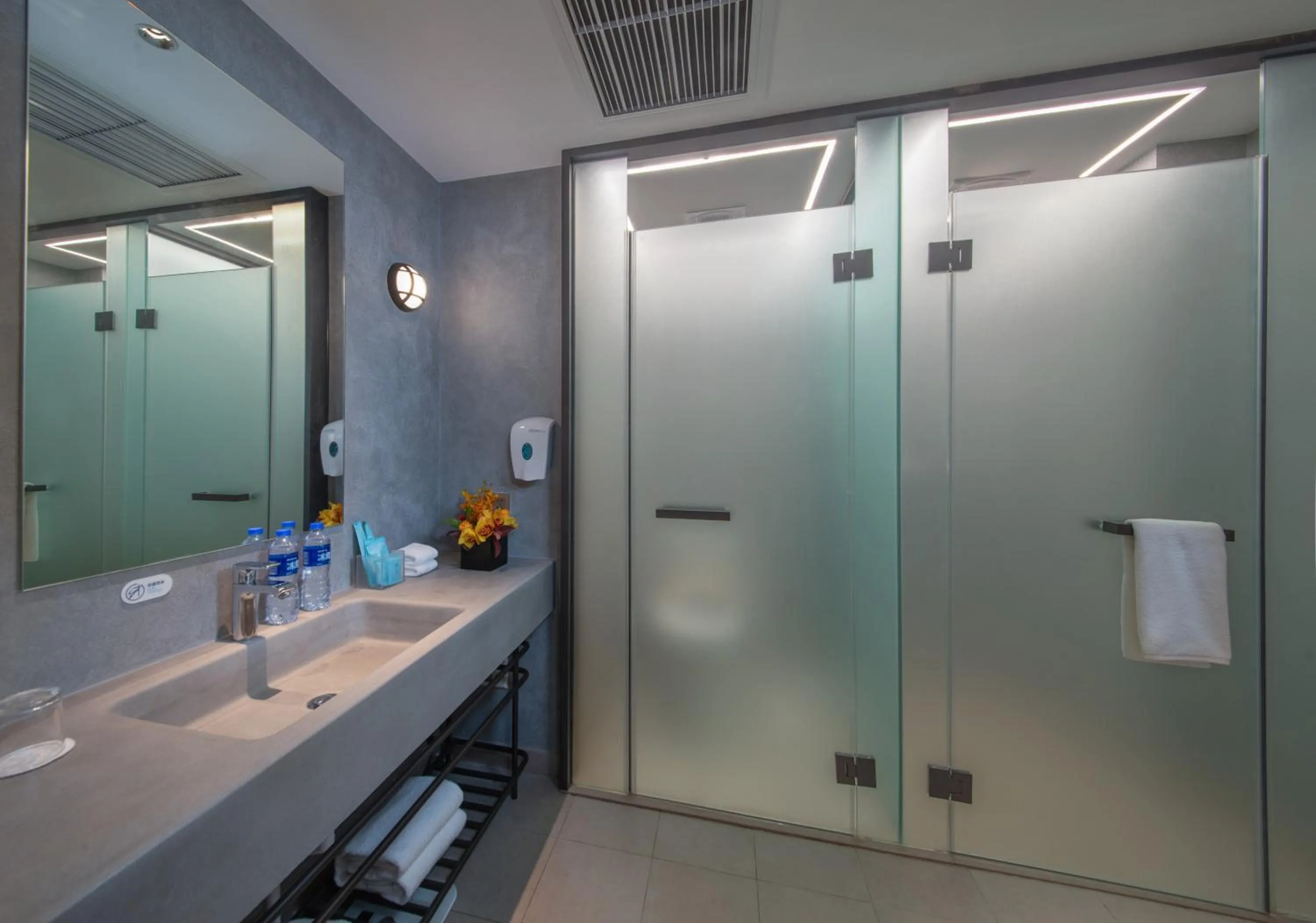 Bedroom in Holiday Inn Express Beijing Shijingshan Parkview by IHG