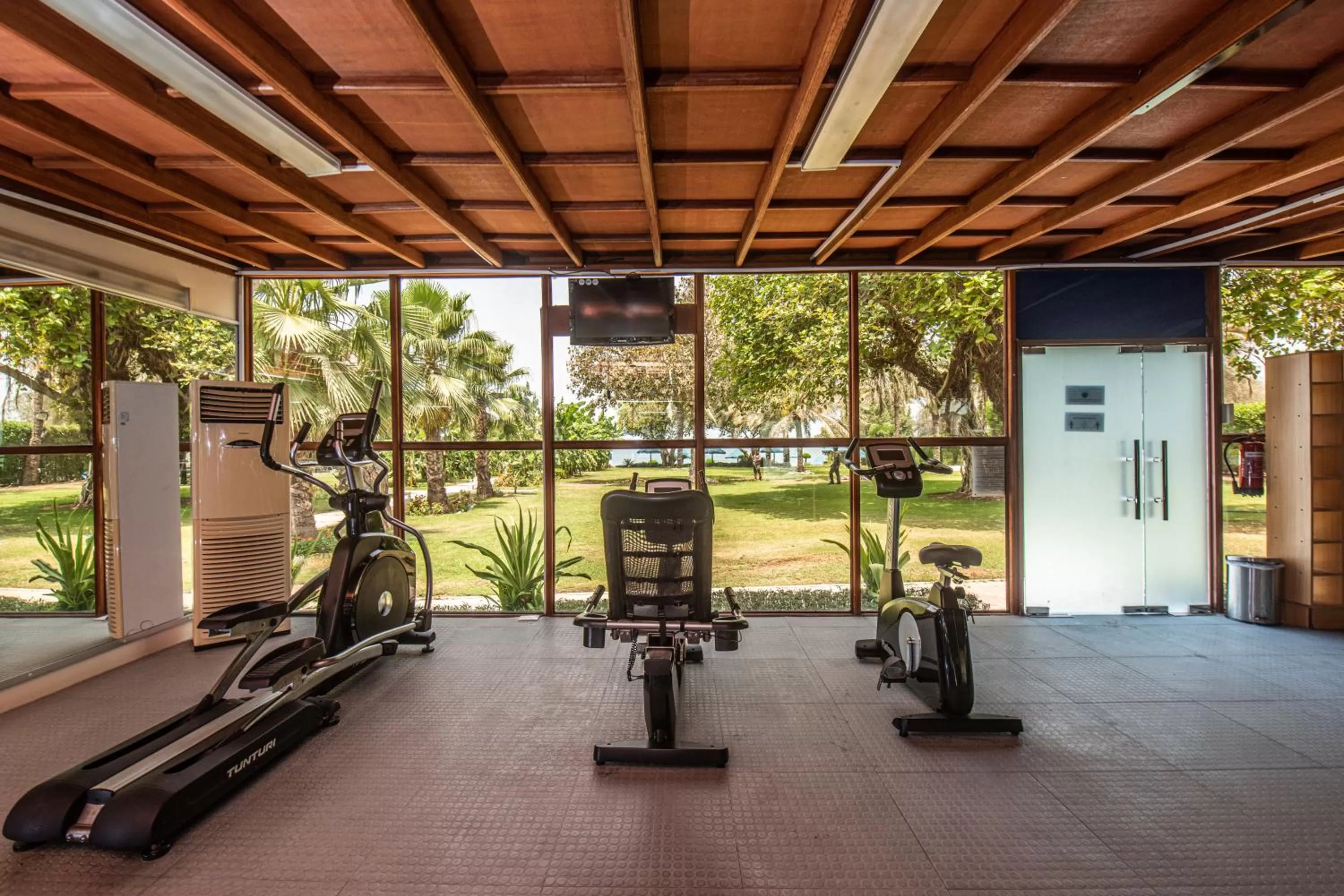 Fitness centre/facilities in BM Beach Hotel