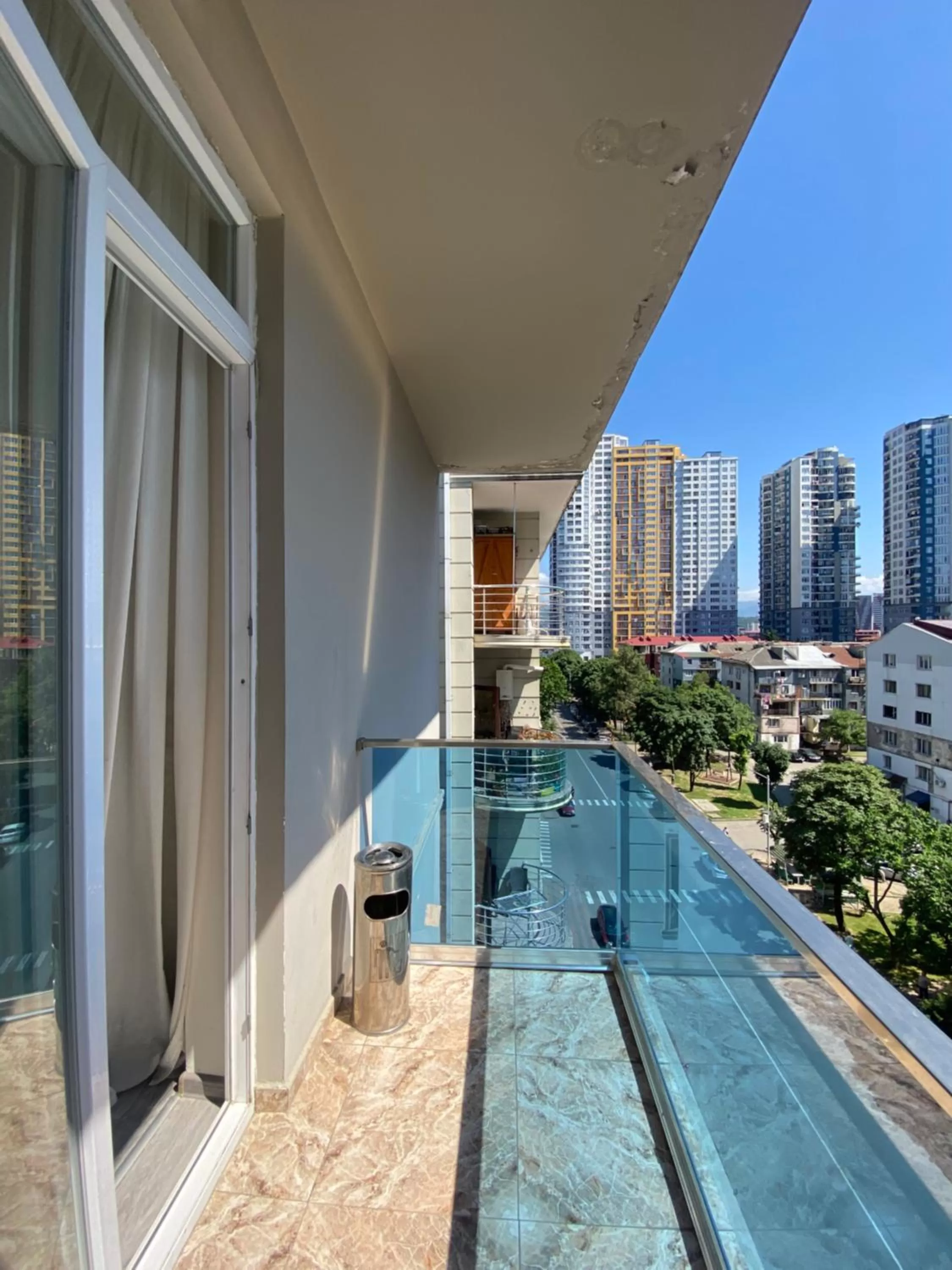 Swimming Pool in Hotel Garanti