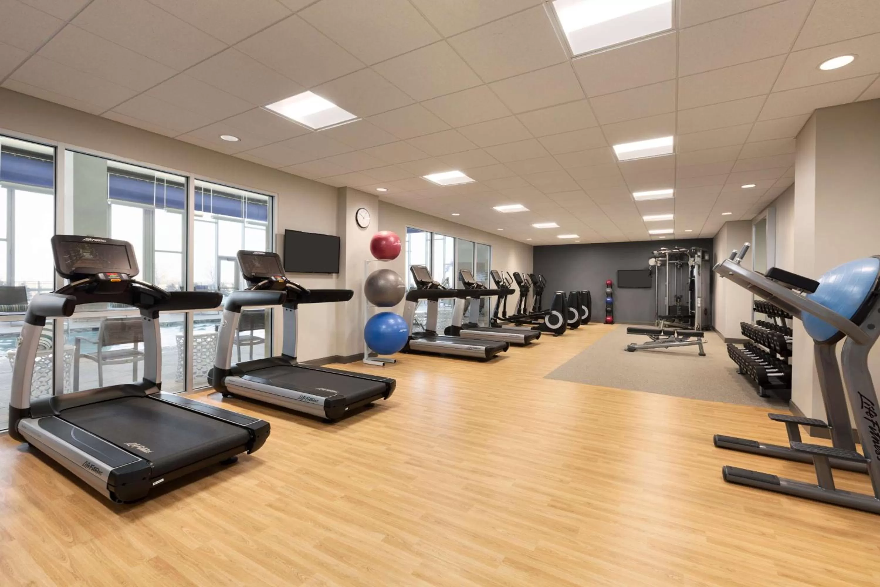Fitness centre/facilities in Embassy Suites By Hilton Denton Convention Center
