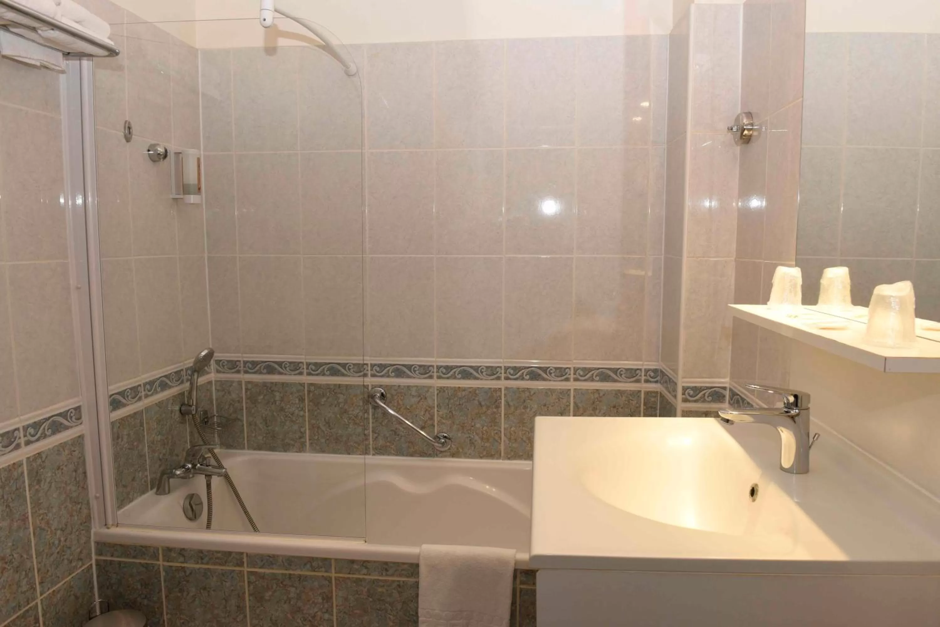 Bathroom in Azur Hôtel