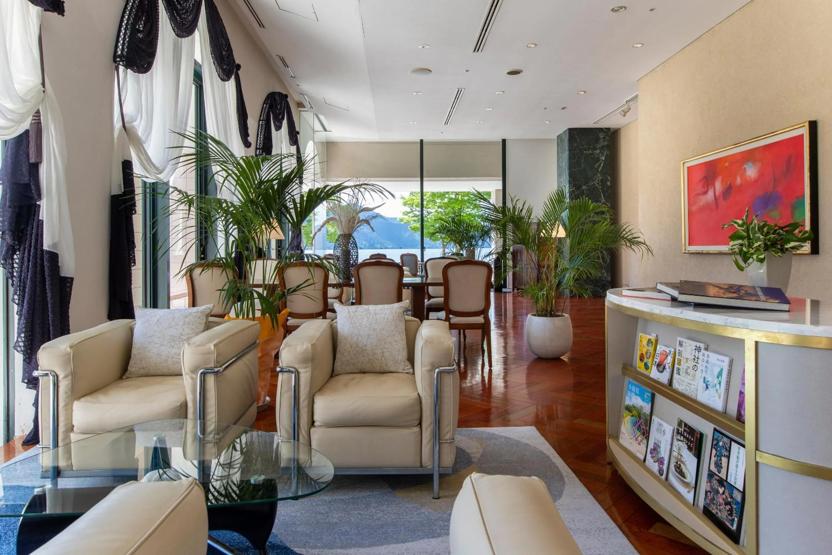 Communal lounge/ TV room in Hakone Hotel