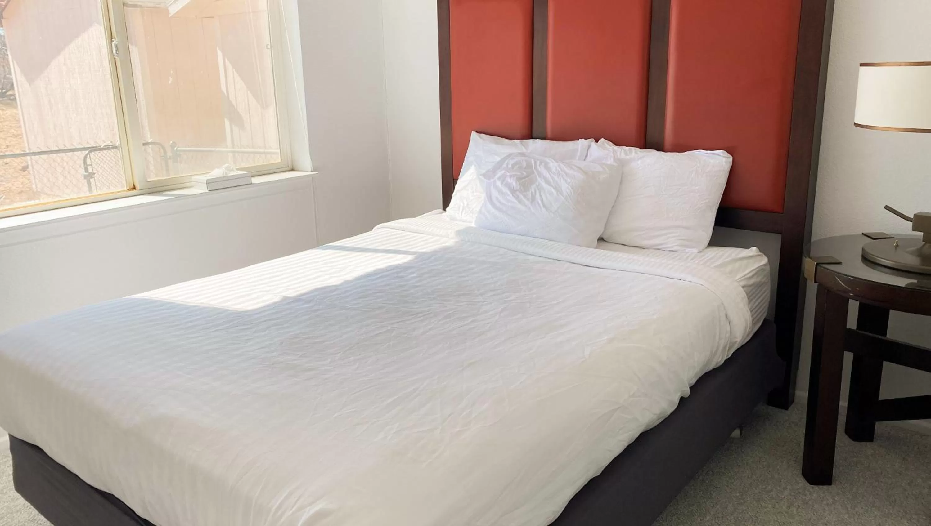 Photo of the whole room, Bed in Ticaboo Lodge