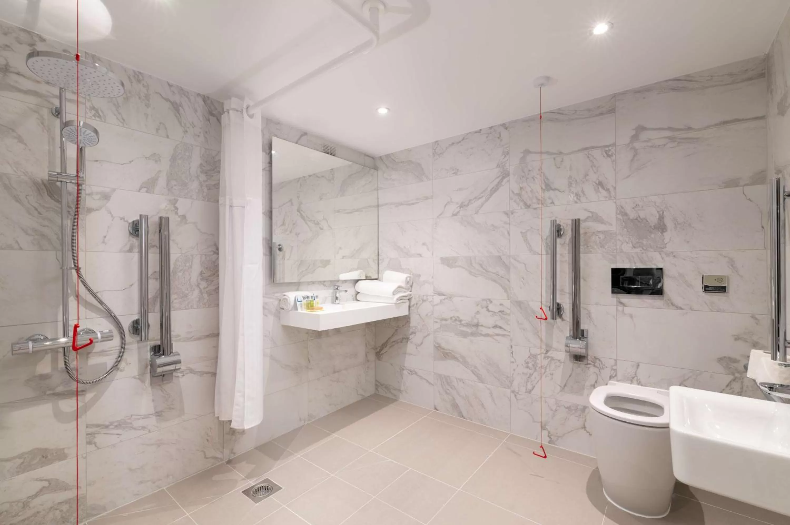 Bathroom in Hilton Birmingham Metropole Hotel