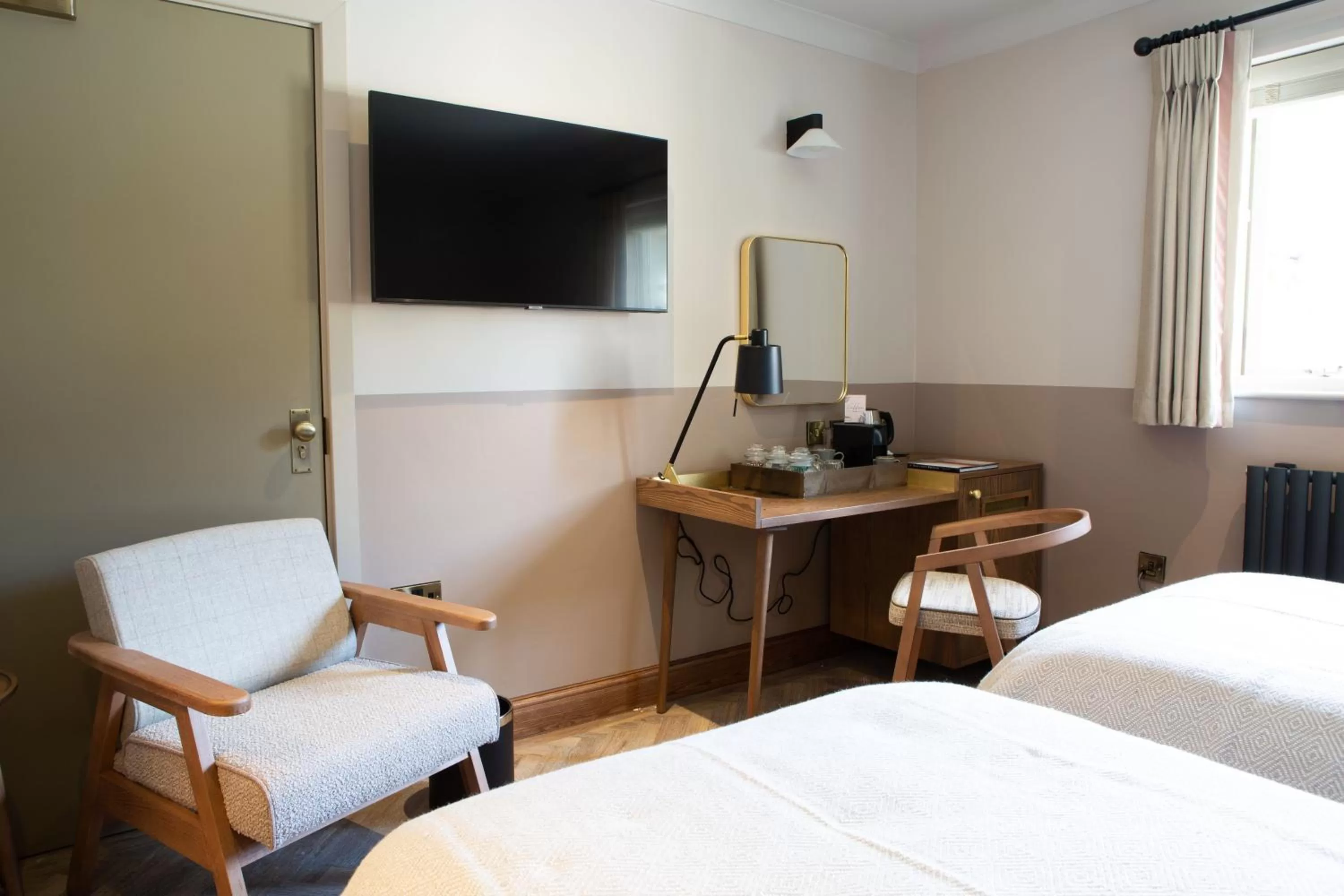 Seating area, Bed in The Tempest Arms