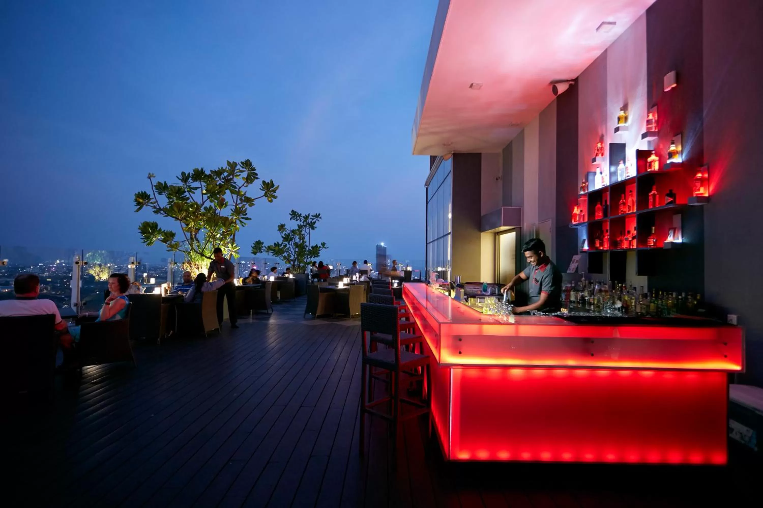 Lounge or bar in Cinnamon Red Colombo