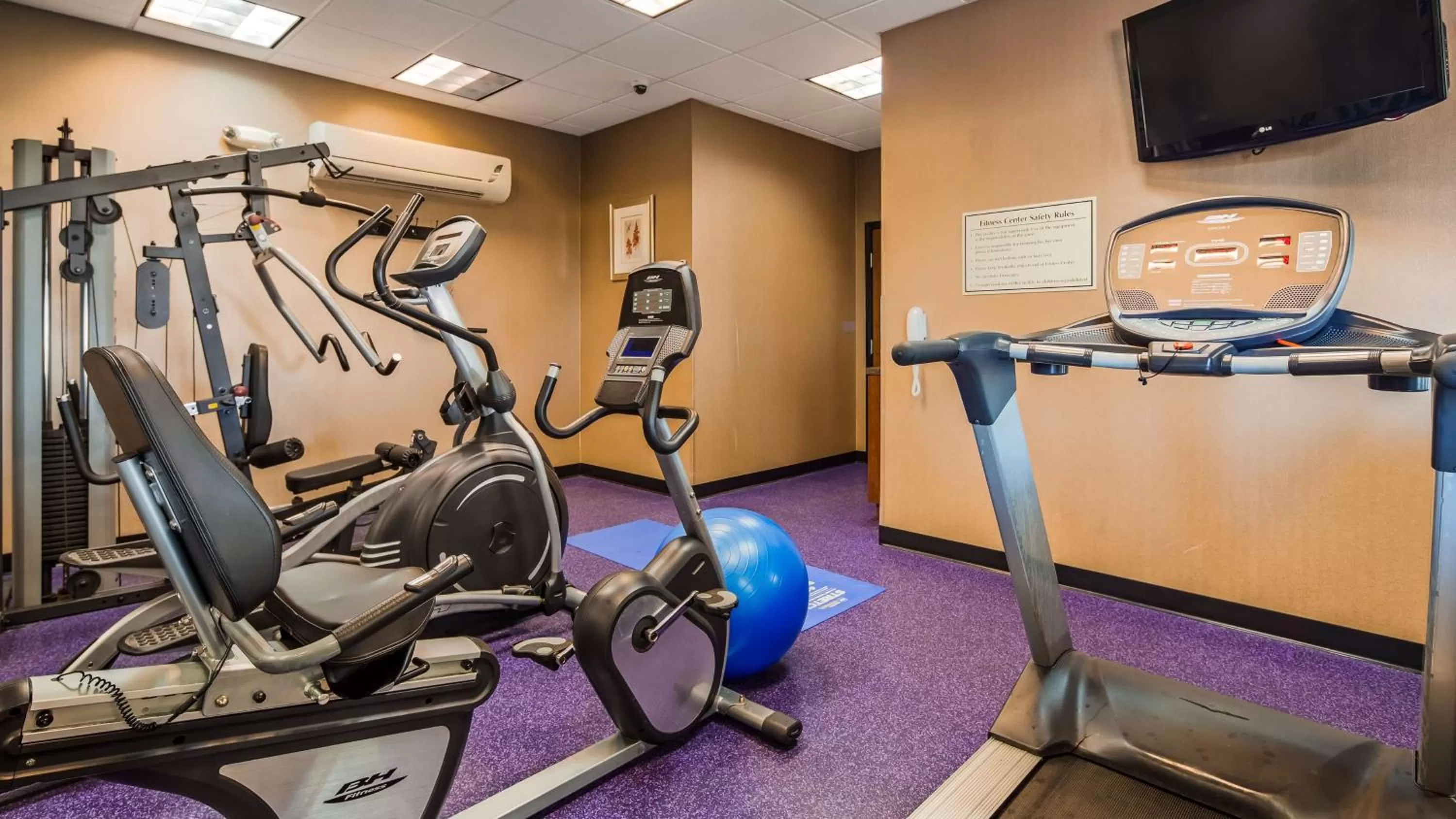 Fitness centre/facilities in Best Western Plus Carousel Inn & Suites Burlington