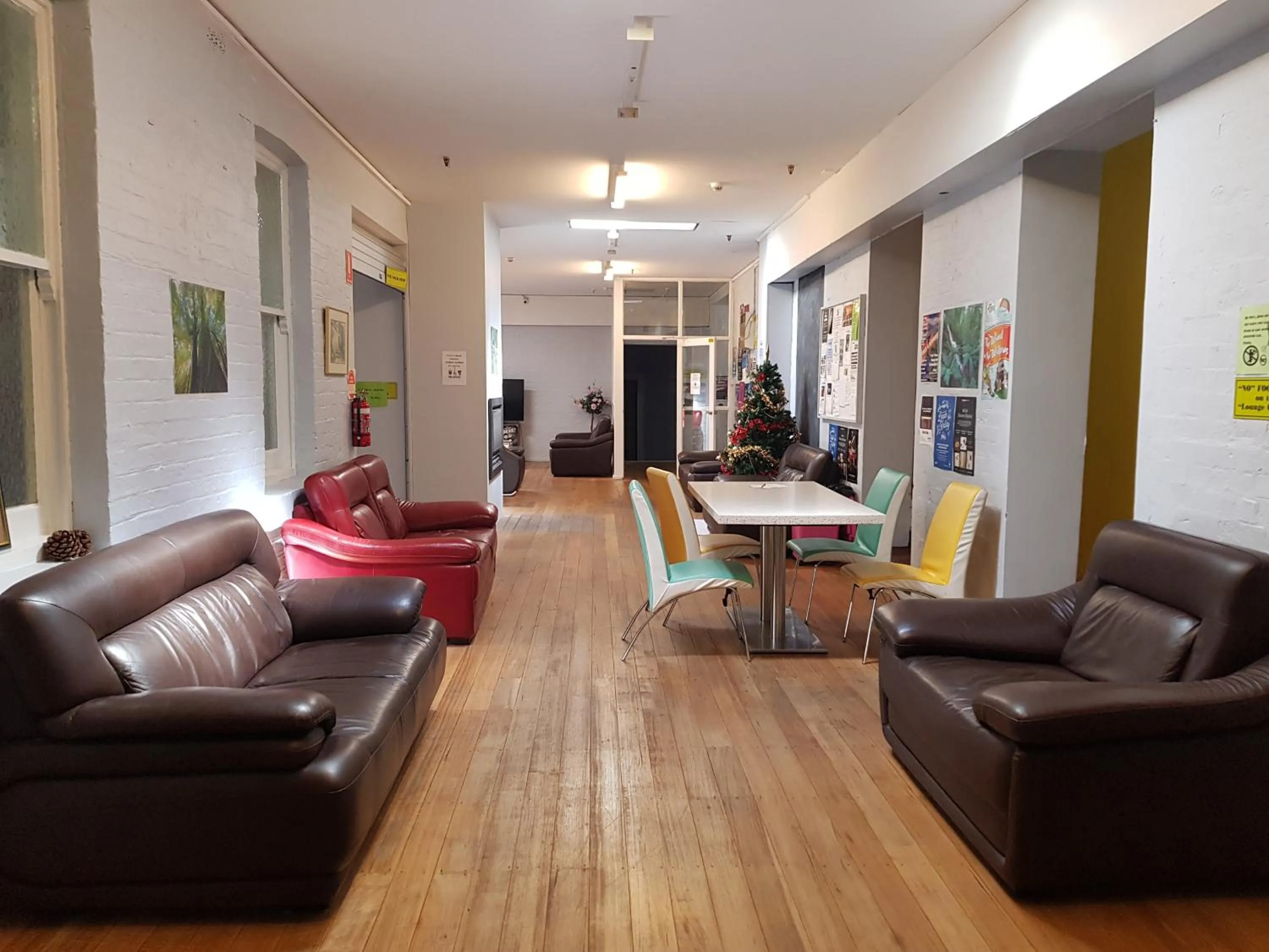 Seating area in Backpackers Imperial Hotel
