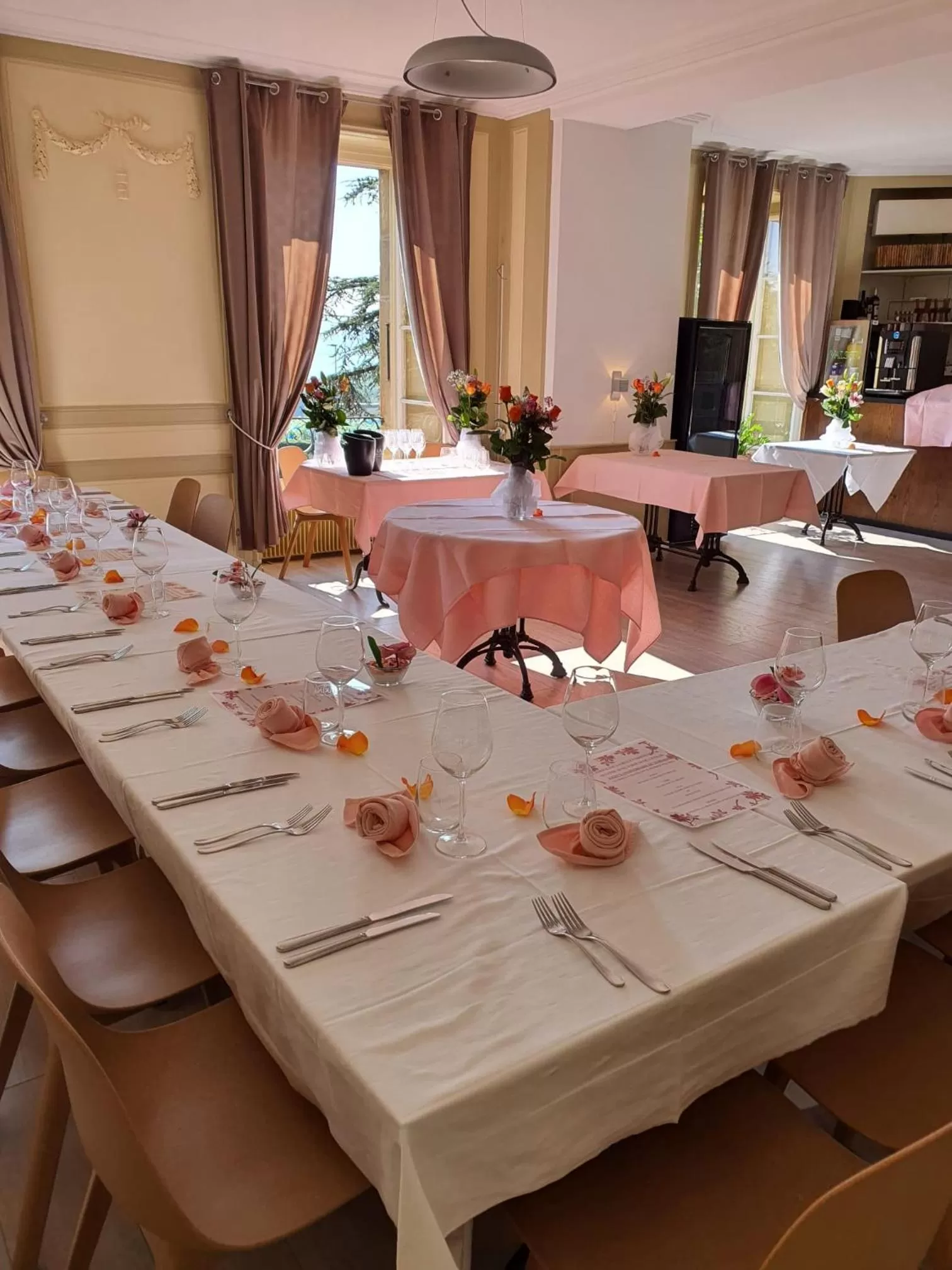 Restaurant/places to eat in Hôtel Restaurant Bellevue