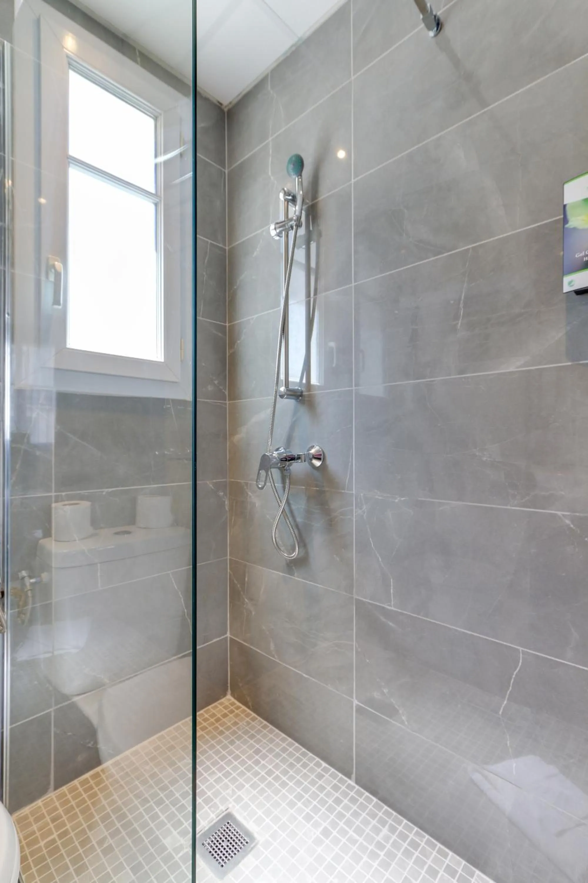 Bathroom in Sure Hotel by Best Western Paris Gare du Nord