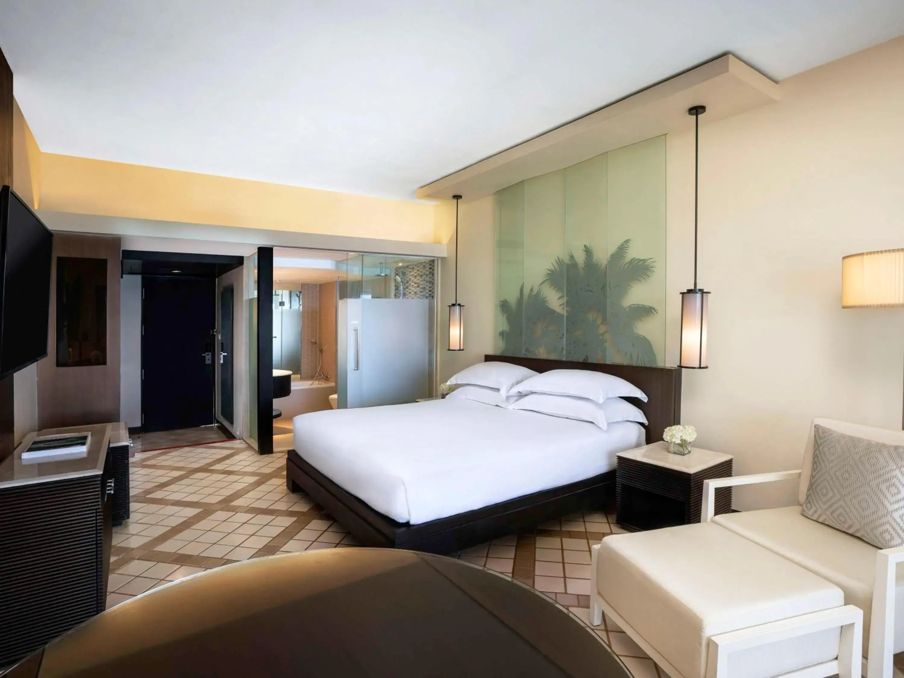 Deluxe King Room with Sea View in Pullman Phuket Karon Beach Resort Deluxe King Room with Sea View in Pullman Phuket Karon Beach Resort