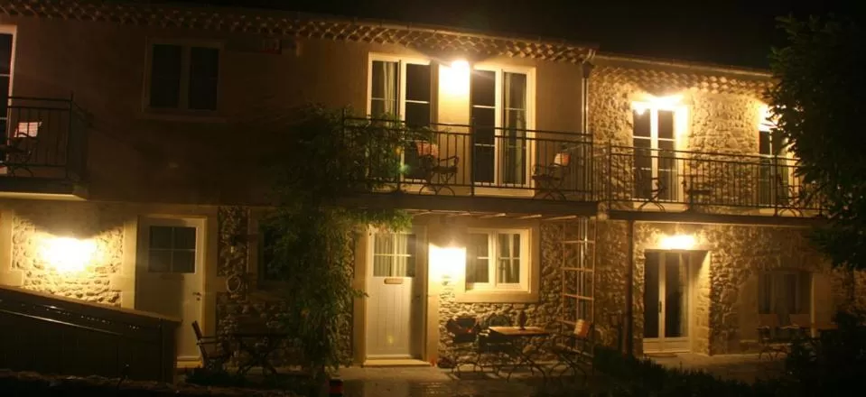 Property Building in Moulin Mariman