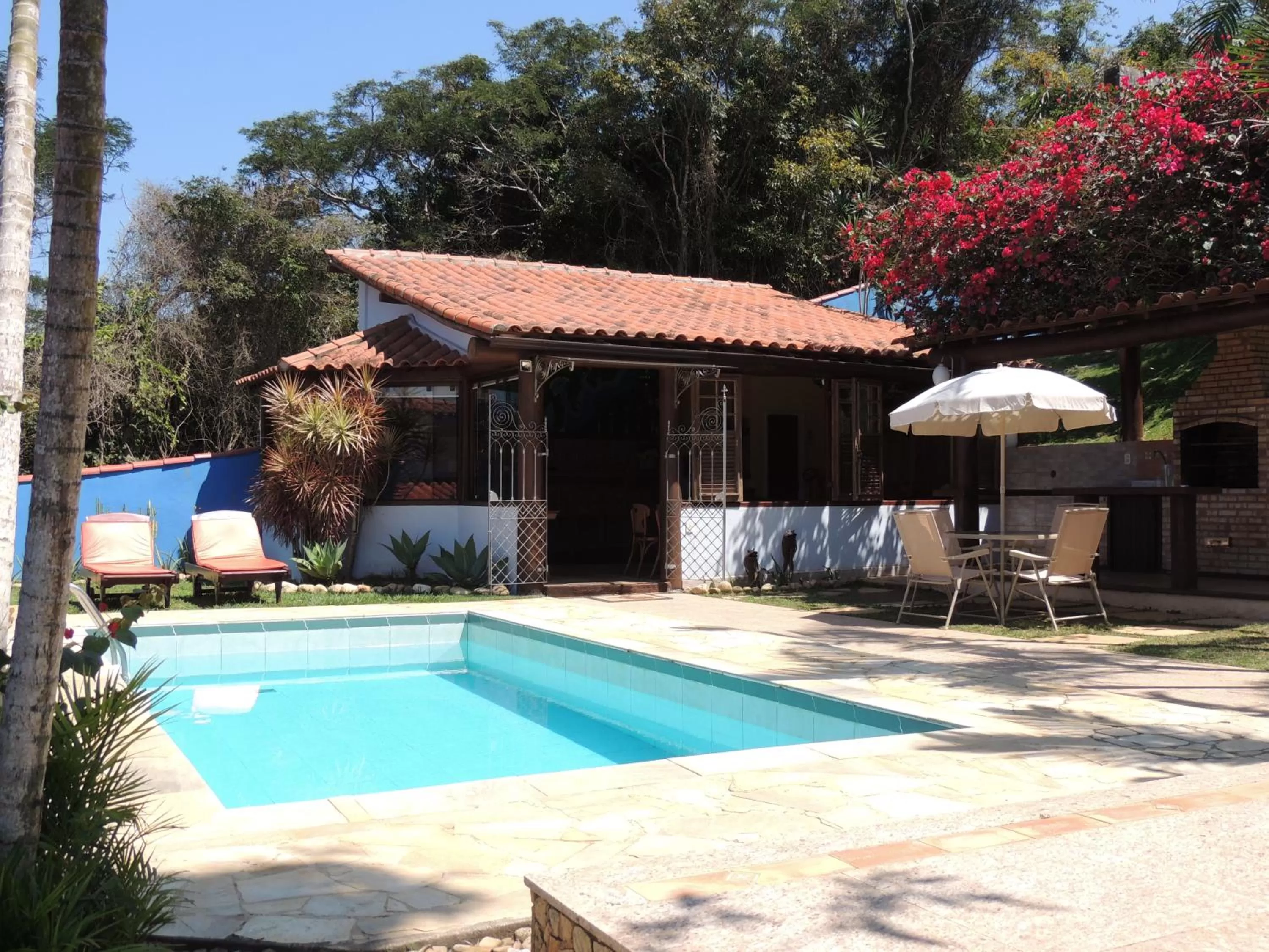 BBQ facilities, Swimming Pool in Pousada Akaroa