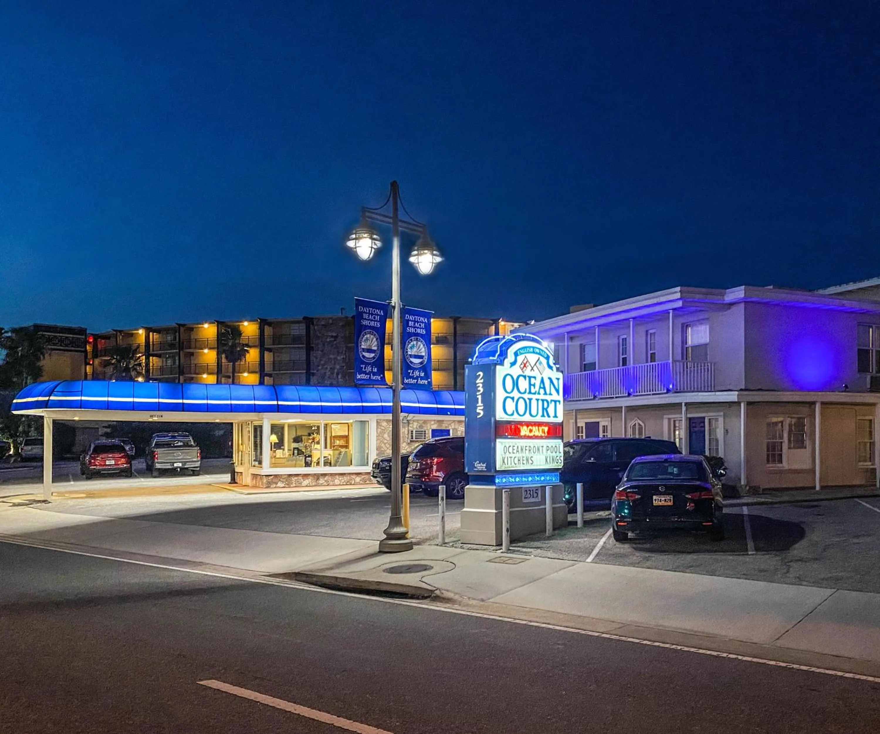 Property building in Ocean Court Beachfront Hotel