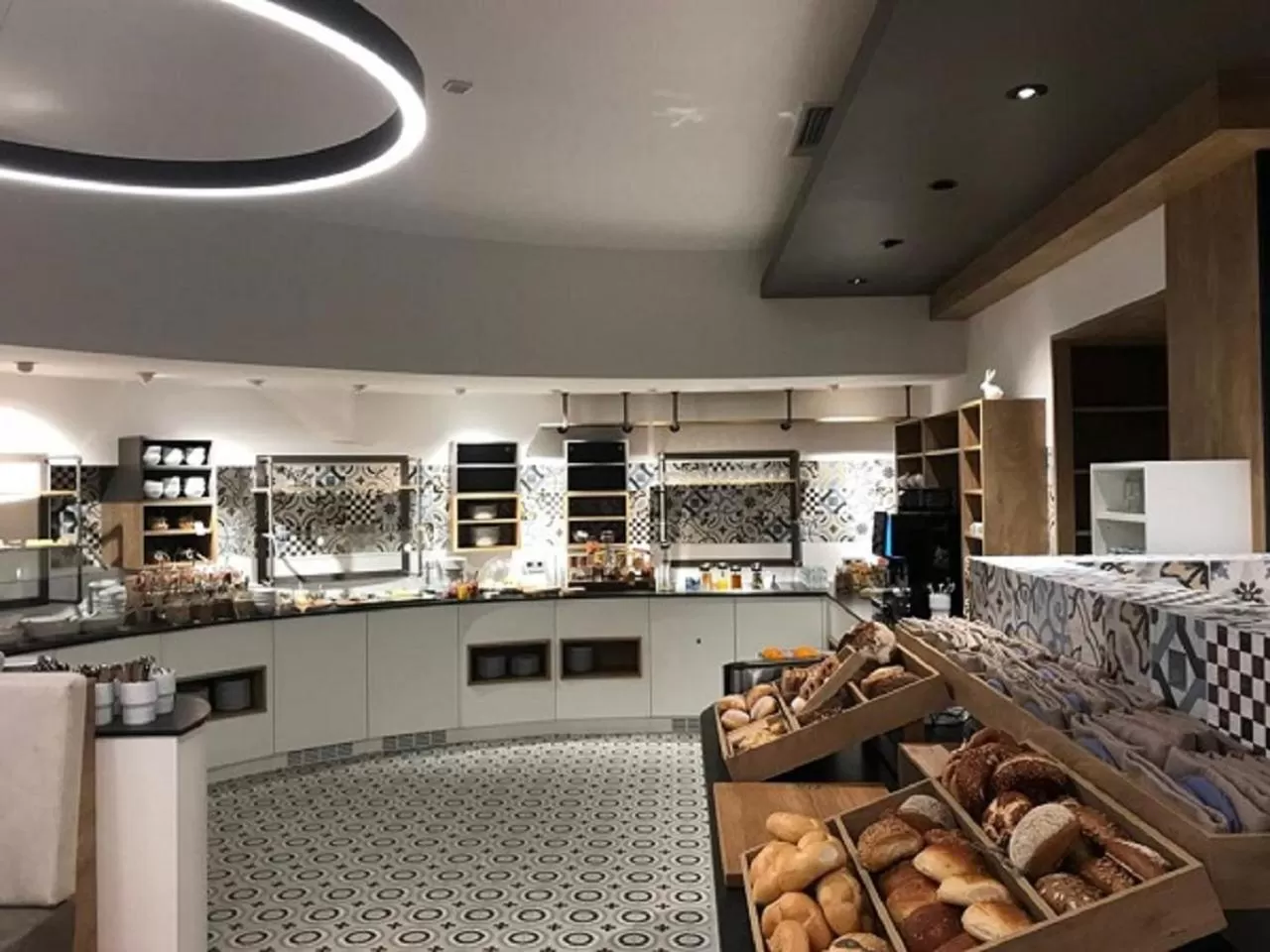 Food and drinks, Restaurant/Places to Eat in Hotel Peterhof