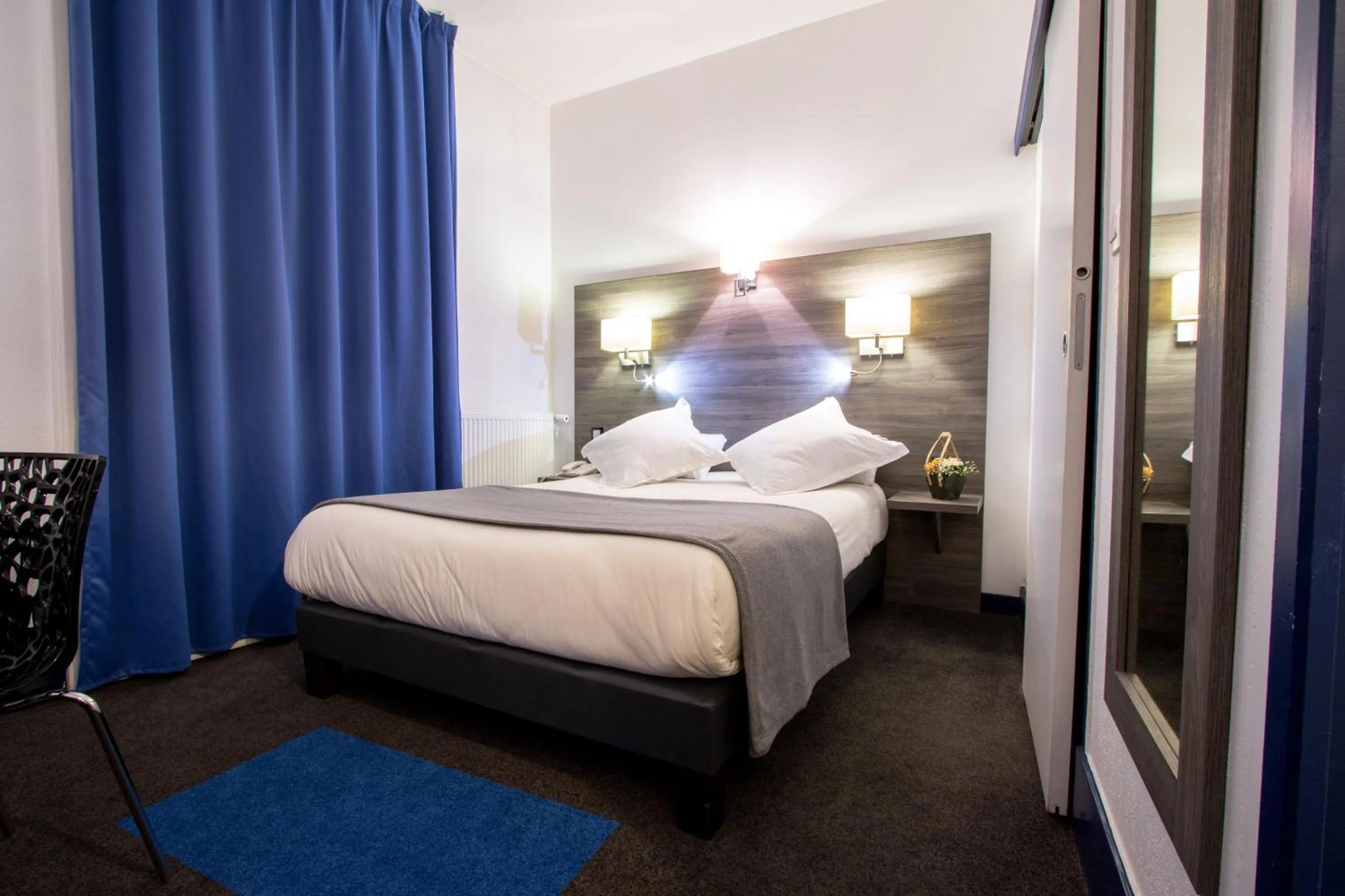 Bedroom, Bed in Hotel Actuel Chambéry Centre Gare