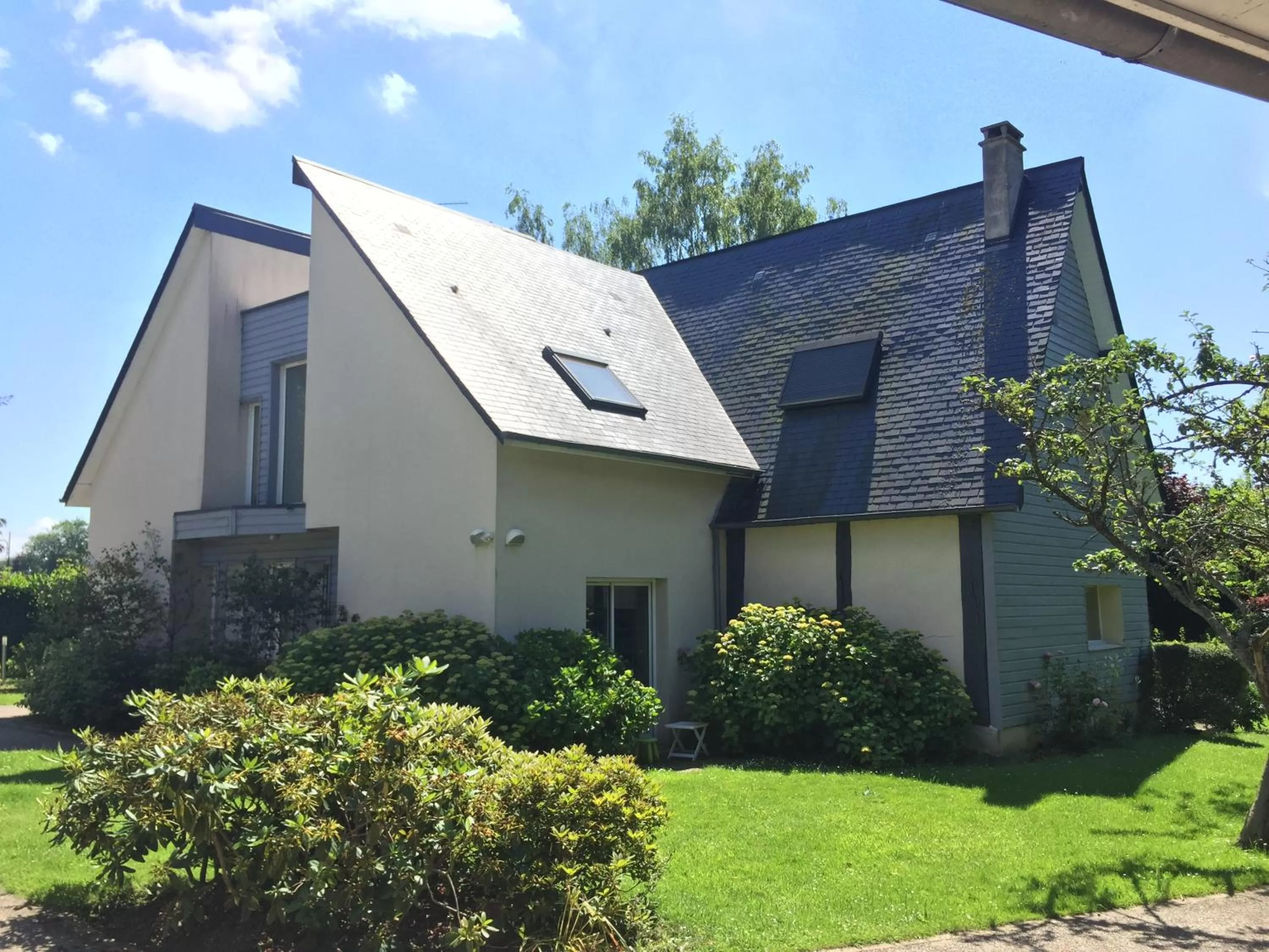 Property building in Chambre D'Hôtes le Phenix