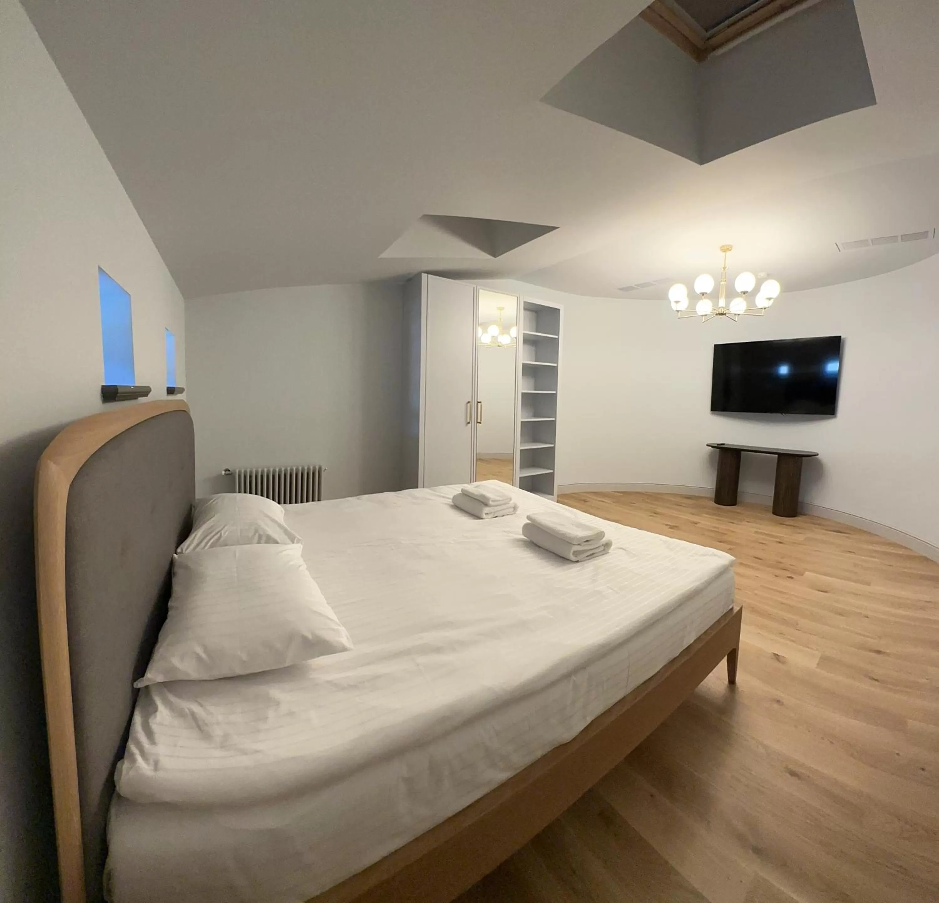 Bed in Roze Center Apartments