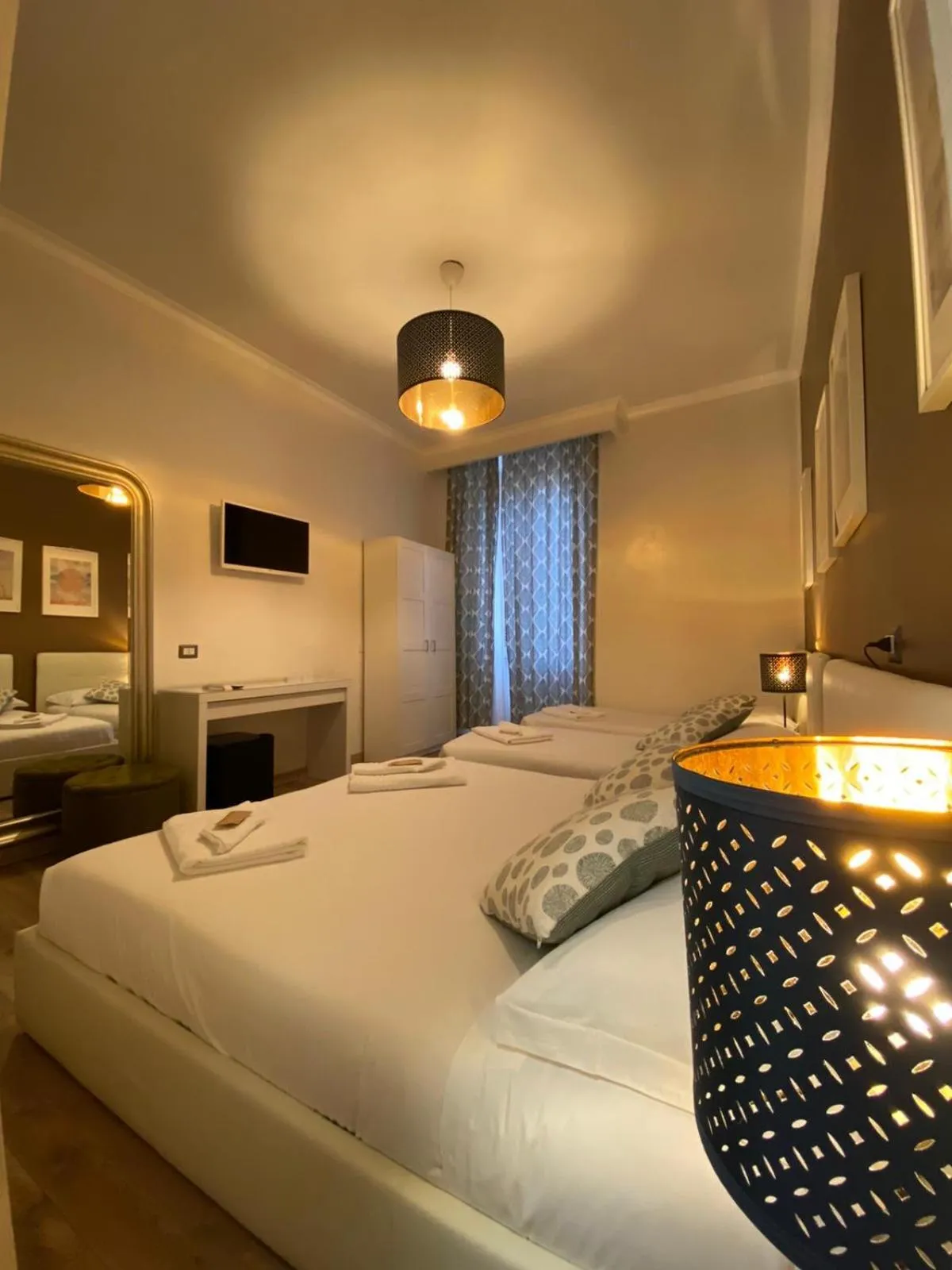 Photo of the whole room, Bed in The Place In Rome Guest House