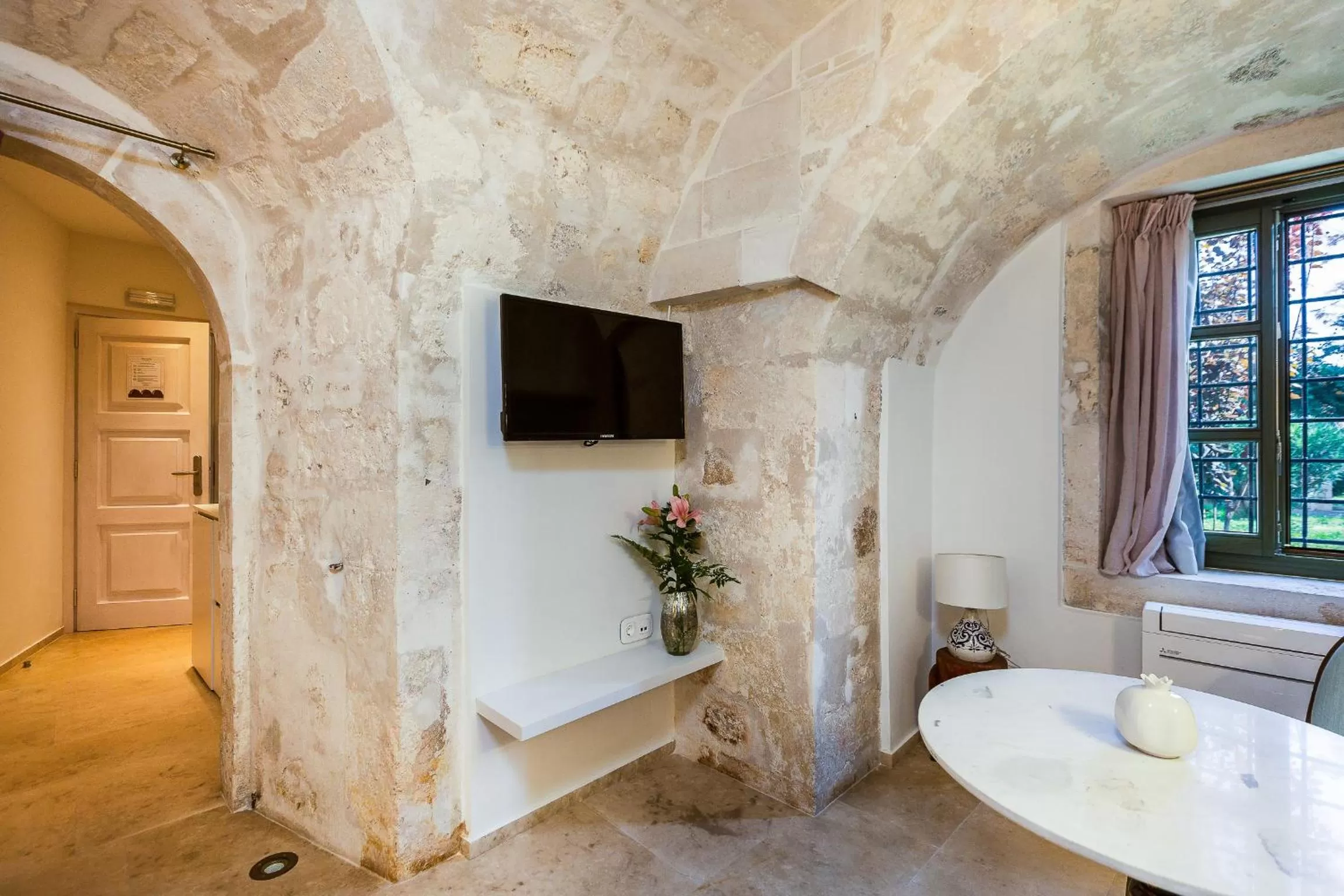 TV/Entertainment Center in Neratze Hammam Suites