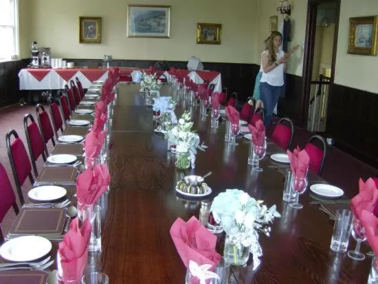 Restaurant/Places to Eat in Kings Arms Hotel