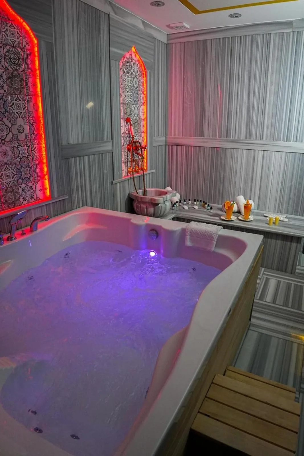 Hot Tub in Yildiz Life Hotel