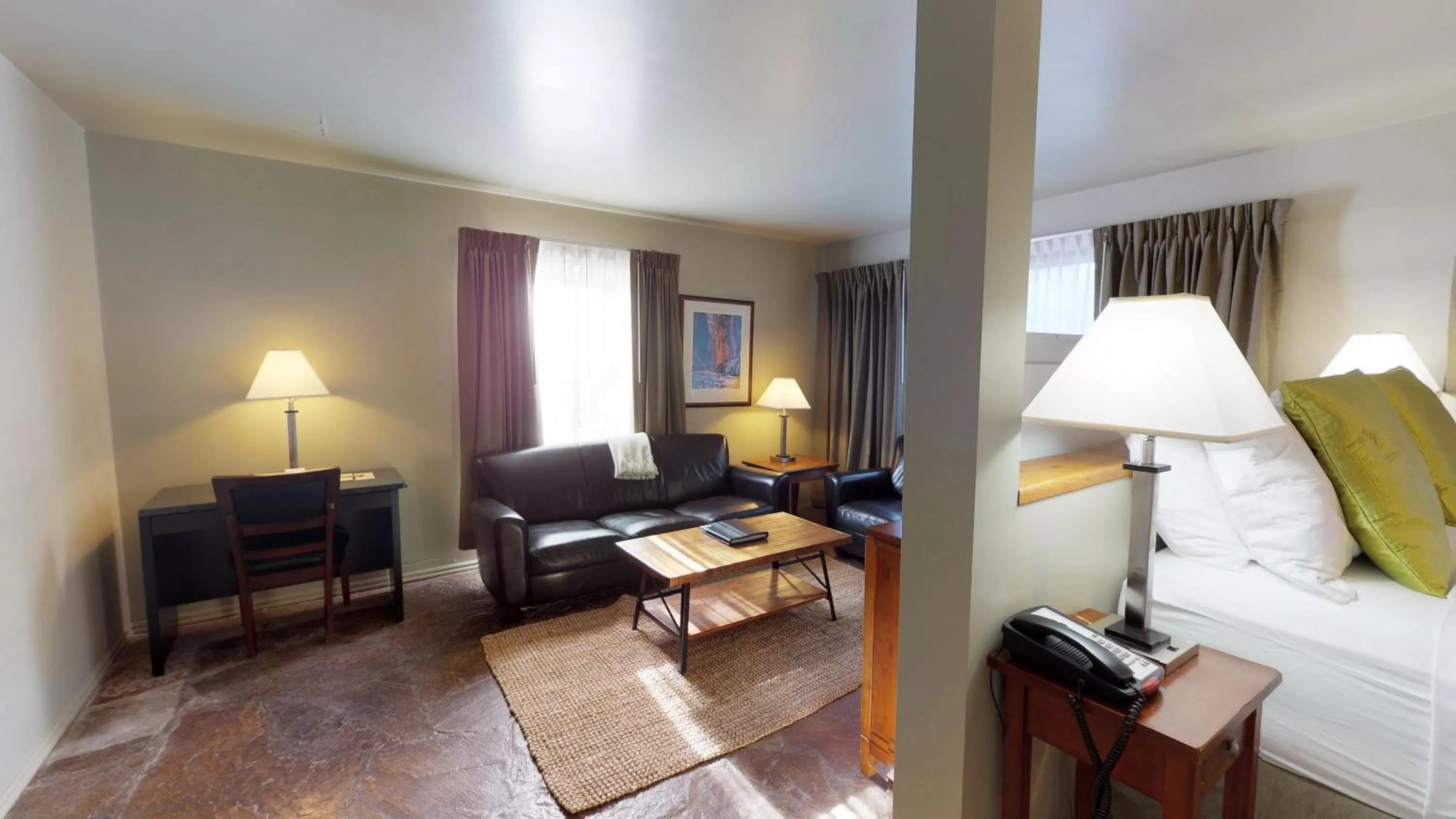 Seating area, Bed in Flanigan`s Resort and Spa