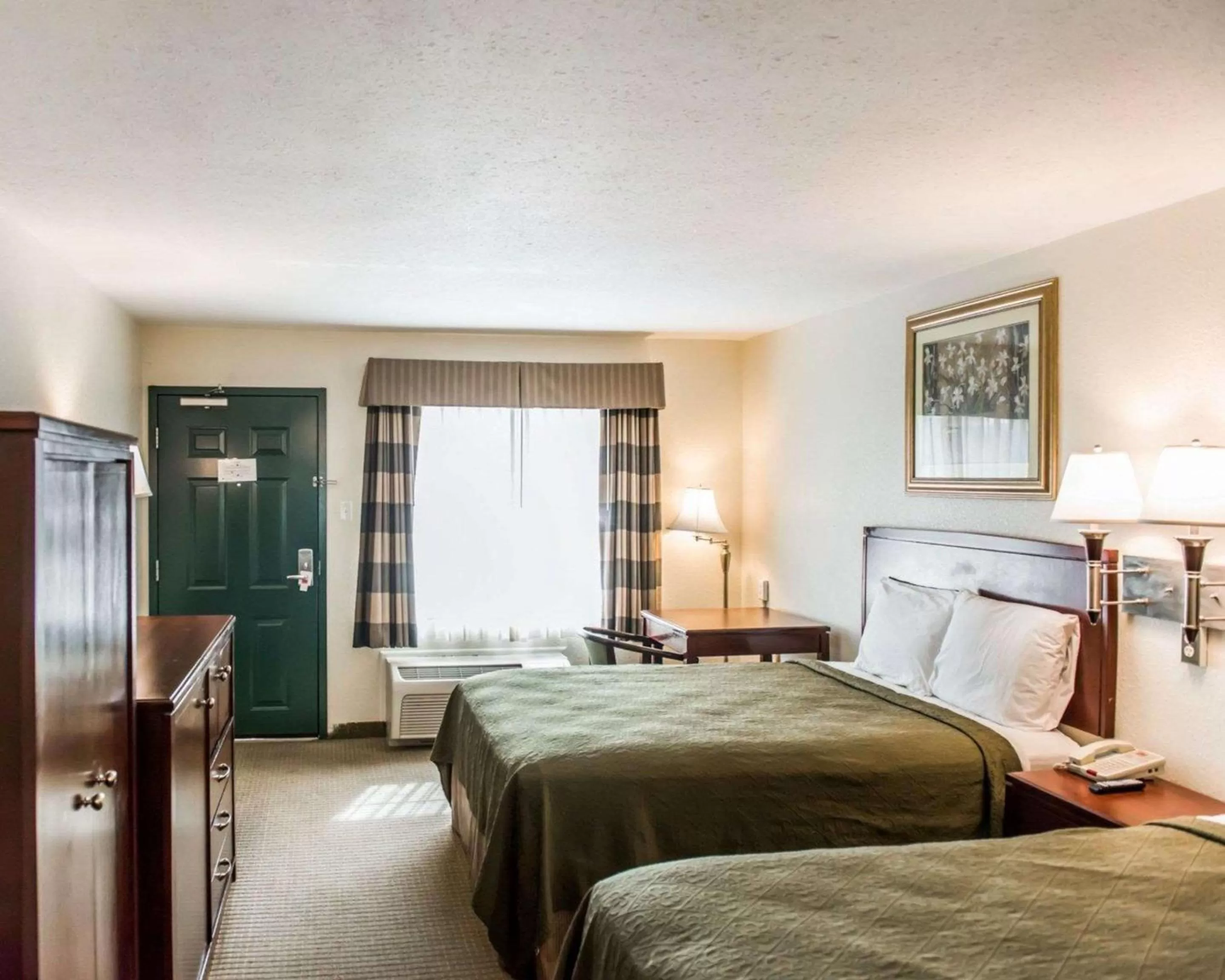 Photo of the whole room, Bed in Econo Lodge Monticello