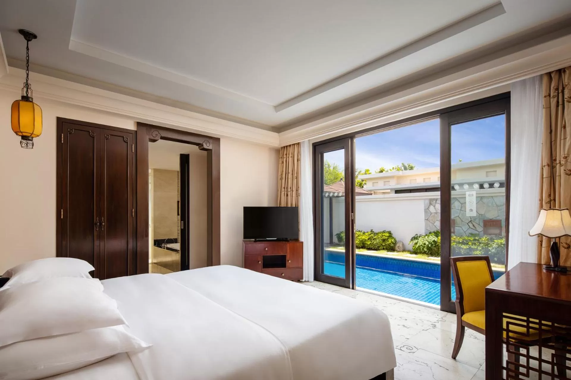 Photo of the whole room, Bed in Pullman Sanya Yalong Bay Villas & Resort