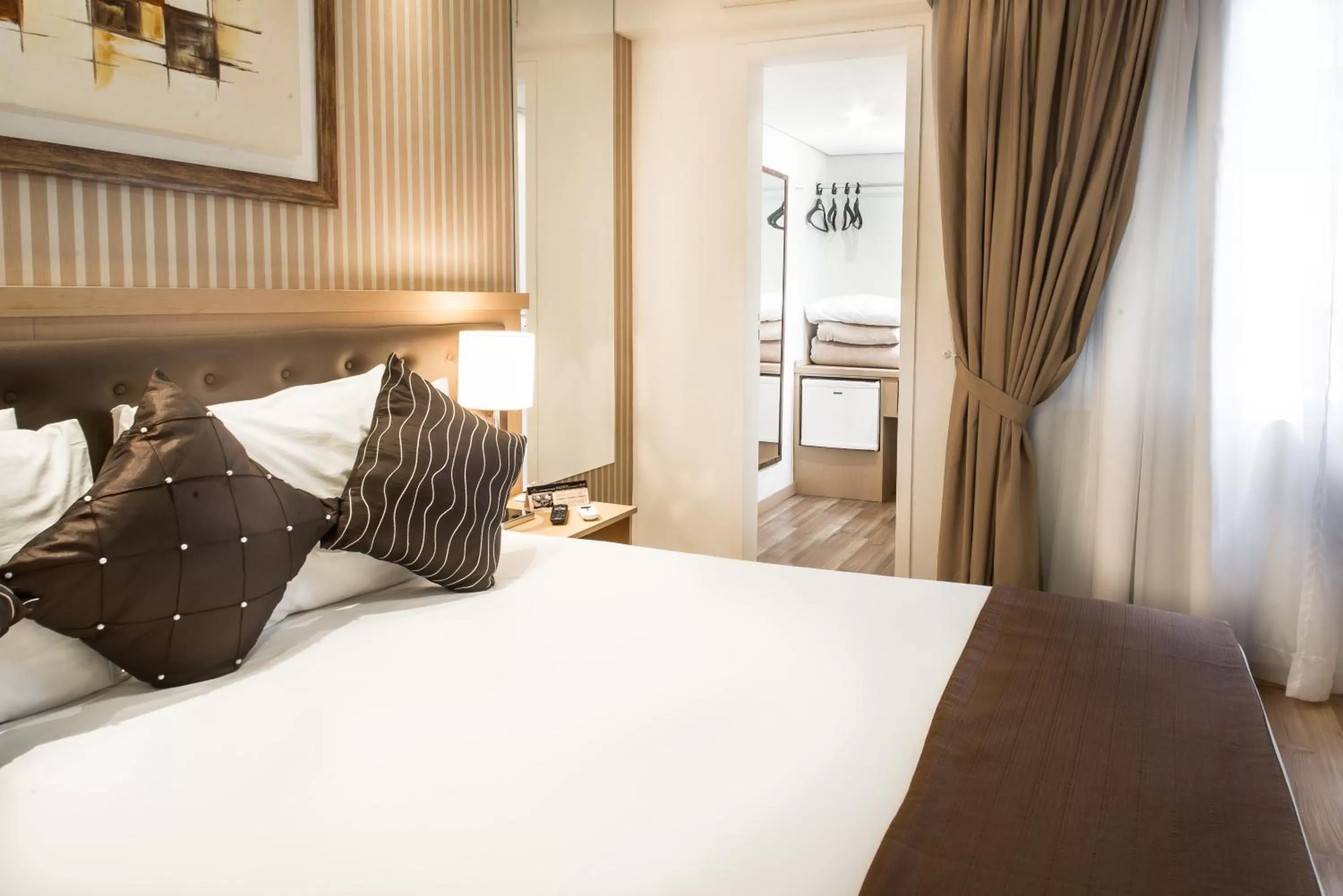 Photo of the whole room, Bed in Summit Hotel Monaco