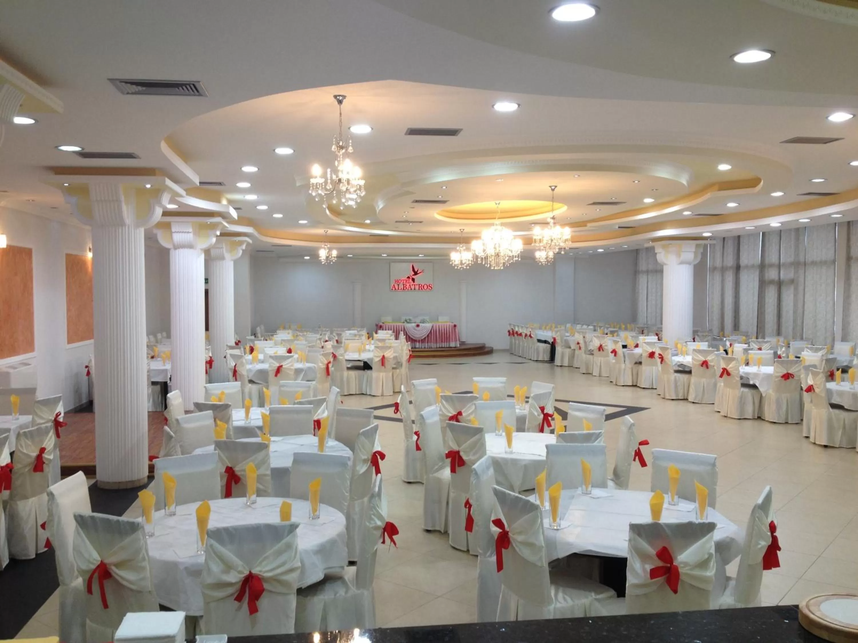 Restaurant/places to eat, Banquet Facilities in Hotel Albatros