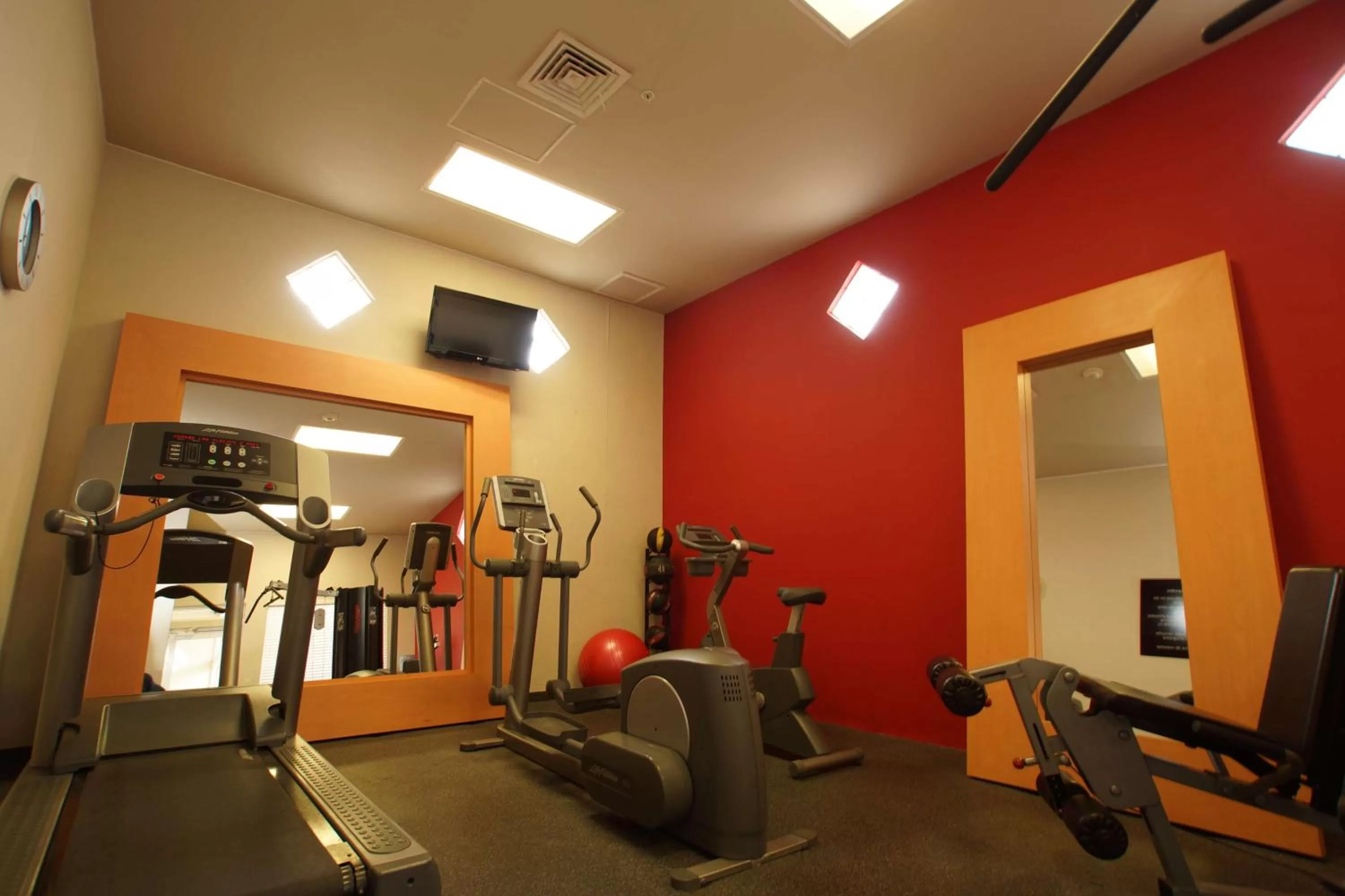 Fitness centre/facilities in Hampton Inn Tampico Airport