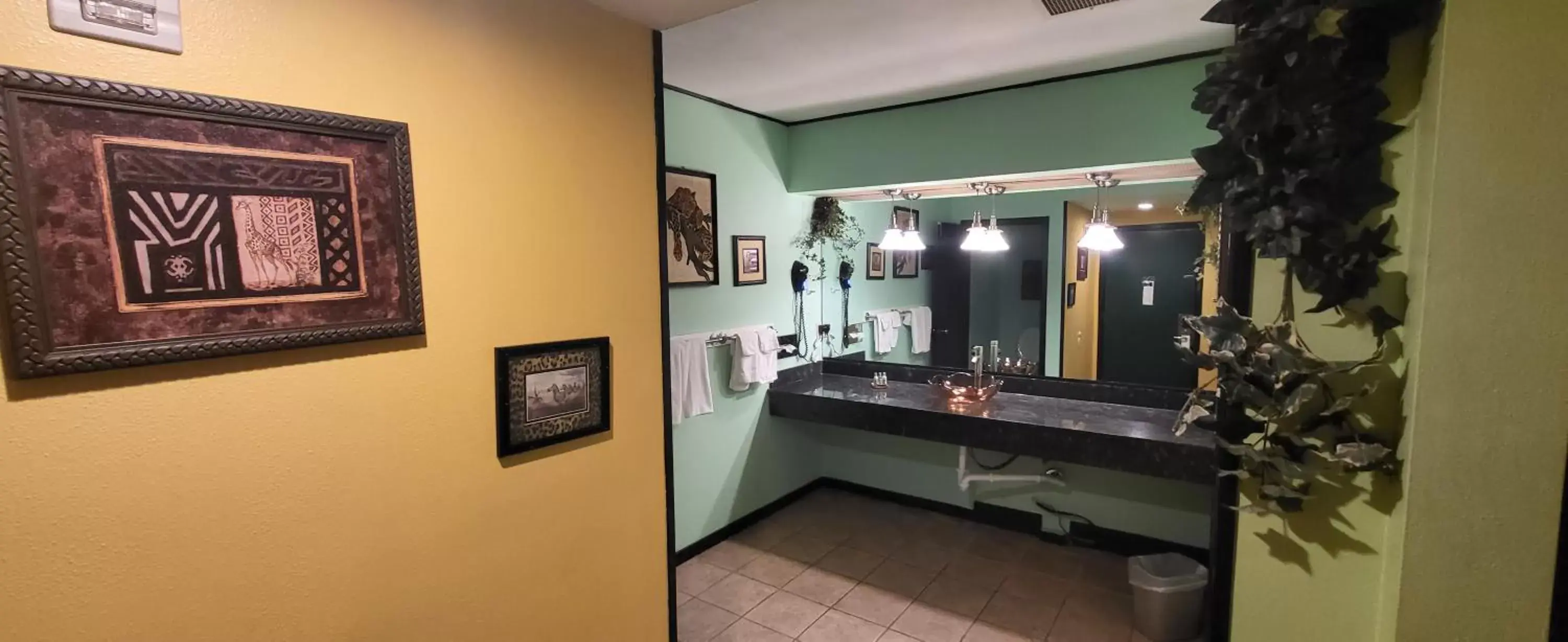 Suite with Hot Tub in Inn of the Dove - Romantic Luxury Suites with Jacuzzi & Seasonal Fireplace at Harrisburg-Hershey-Philadelphia, PA Suite with Hot Tub in Inn of the Dove - Romantic Luxury Suites with Jacuzzi & Seasonal Fireplace at Harrisburg-Hershey-Philadelphia, PA