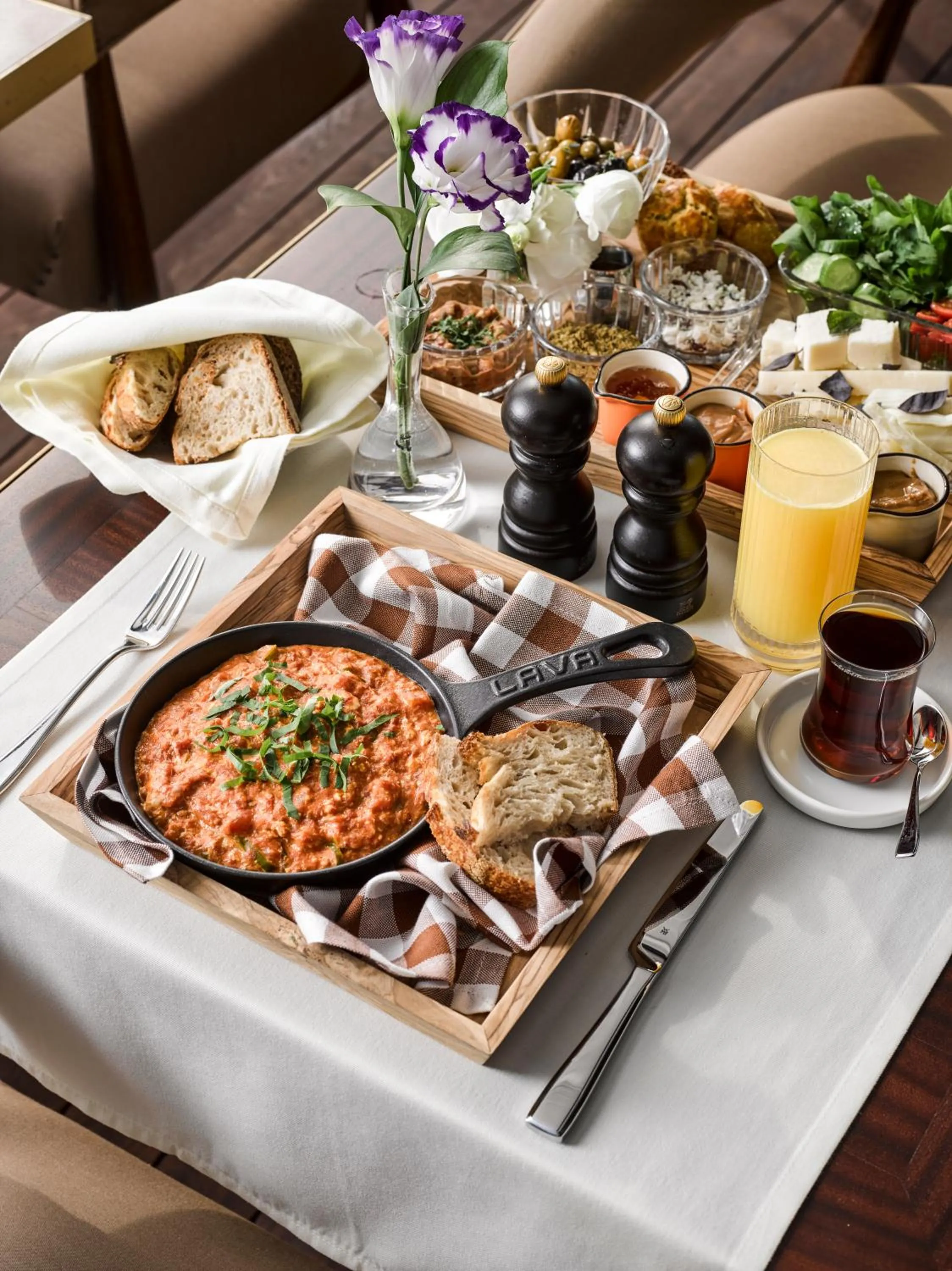 Food and drinks in Georges Hotel Galata