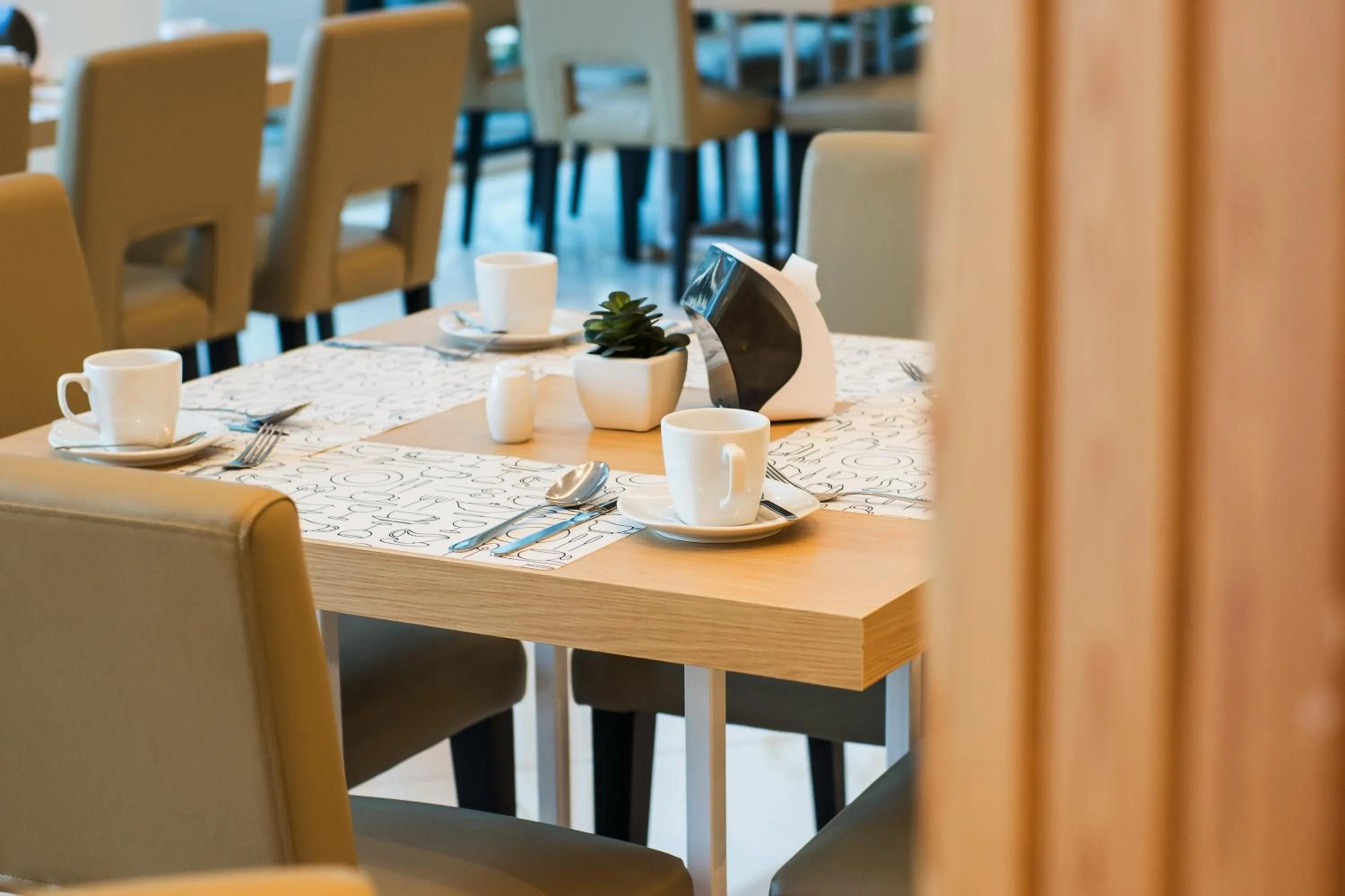 Restaurant/places to eat in Hotel J Pattaya