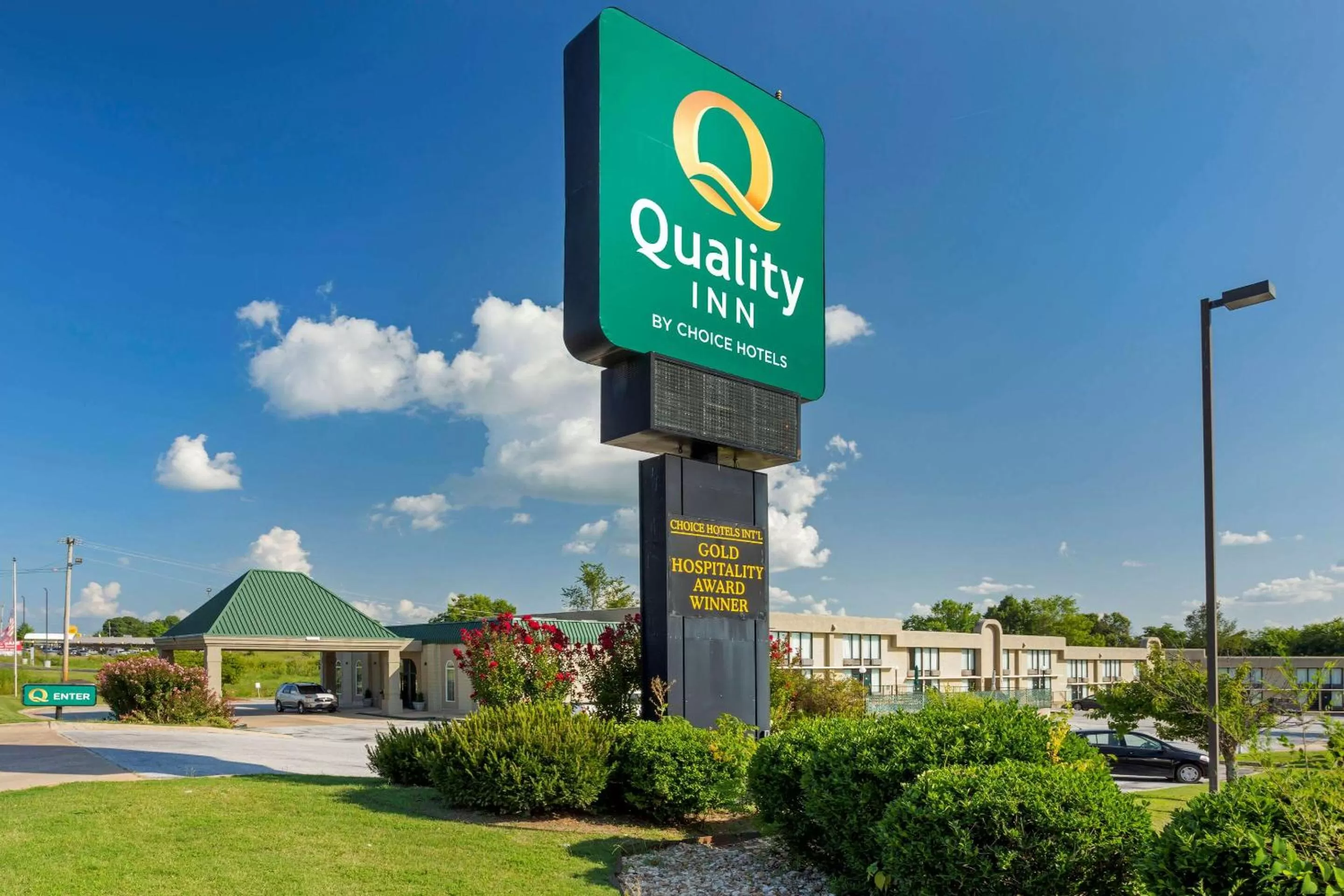 Property building in Quality Inn Harrison North