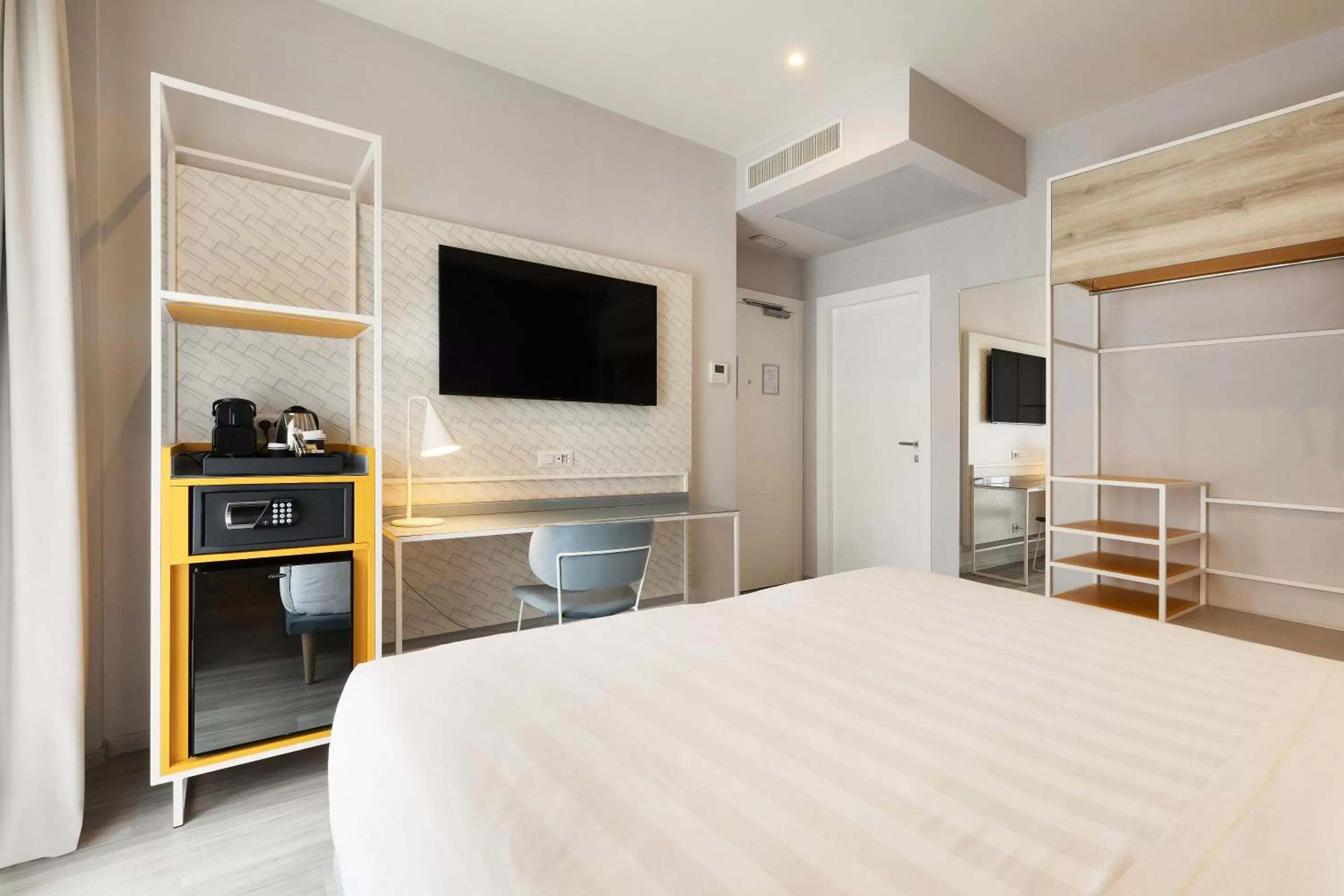 Standard Double or Twin Room - single occupancy in Adesso Hotel Standard Double or Twin Room - single occupancy in Adesso Hotel