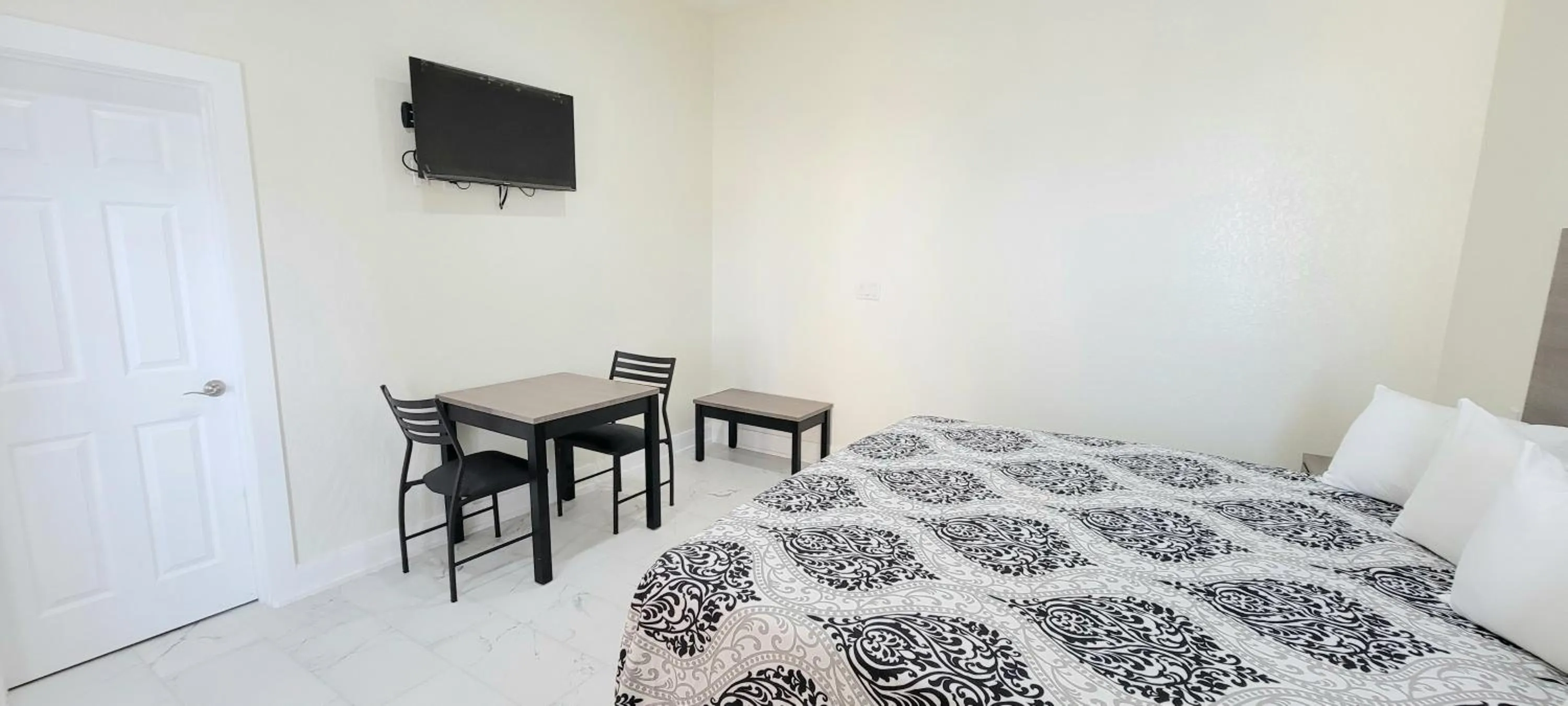 Bed in Lighthouse Inn