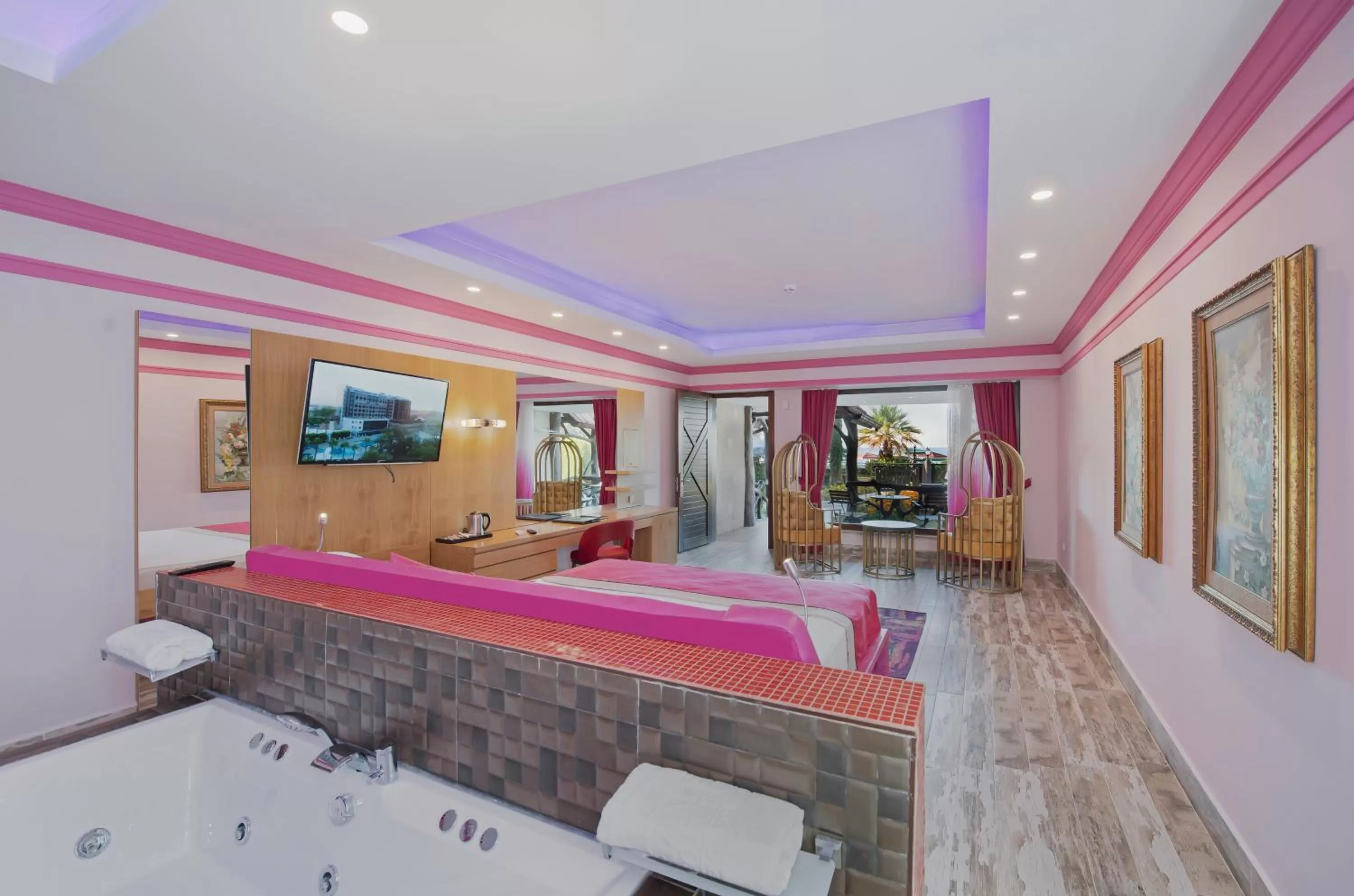 Seating area, Bed in Kamelya Selin Hotel Luxury Resort & SPA