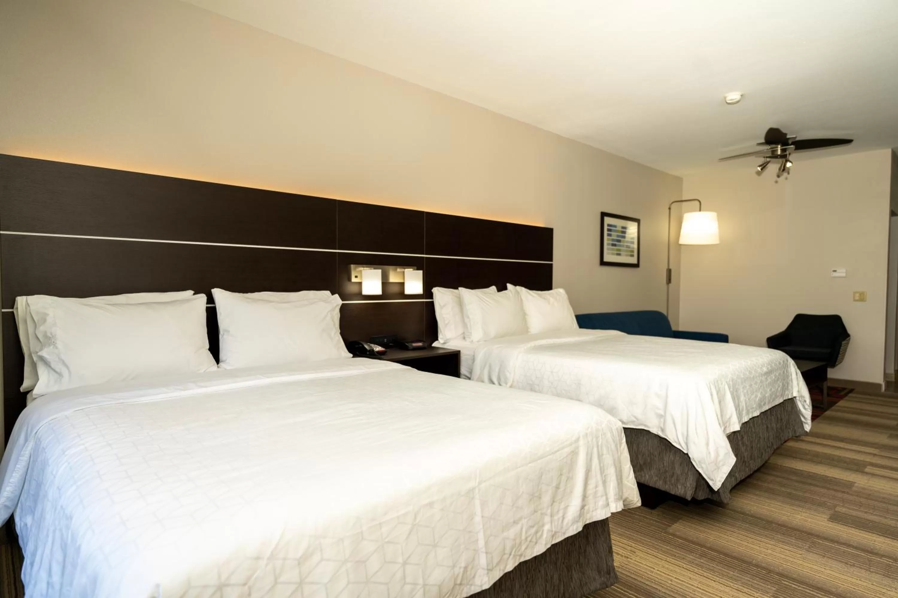 Bed in Holiday Inn Express & Suites Deer Park by IHG