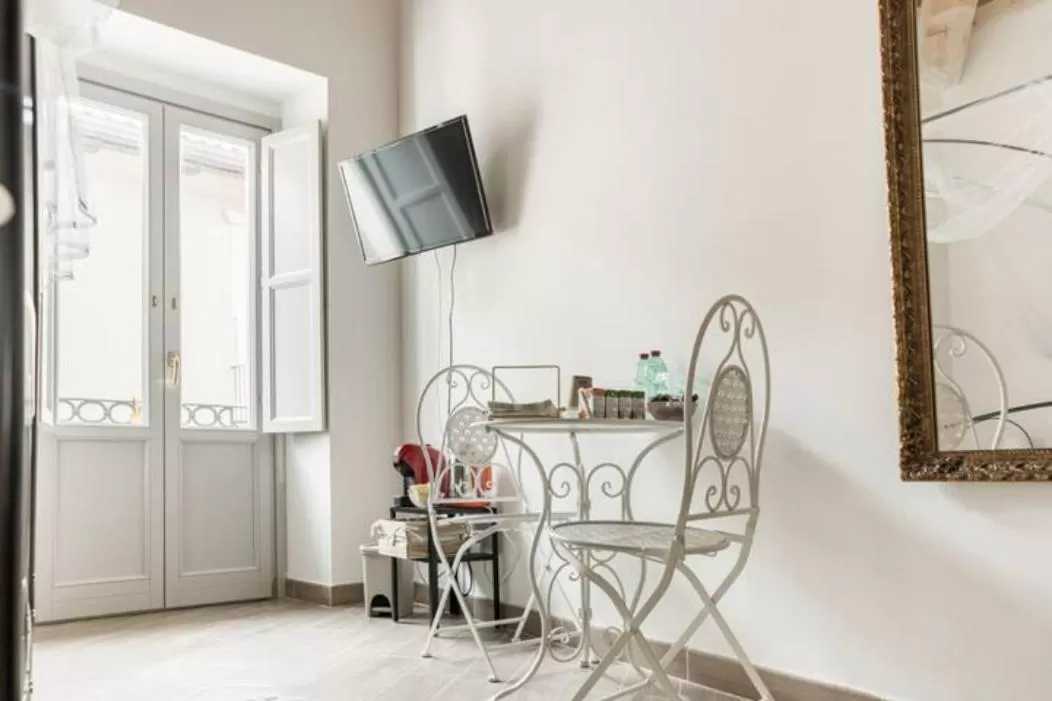 TV/Entertainment Center in B&B CORSO VITTORIO EMANUELE - Nel pieno centro storico