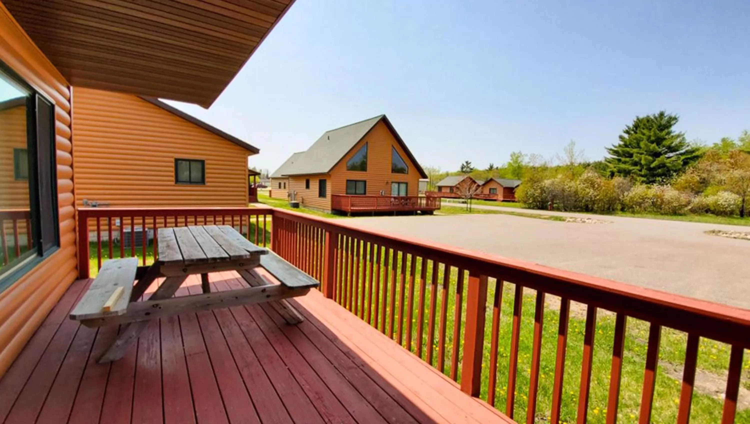 Photo of the whole room in Jasper Ridge Inn Ishpeming