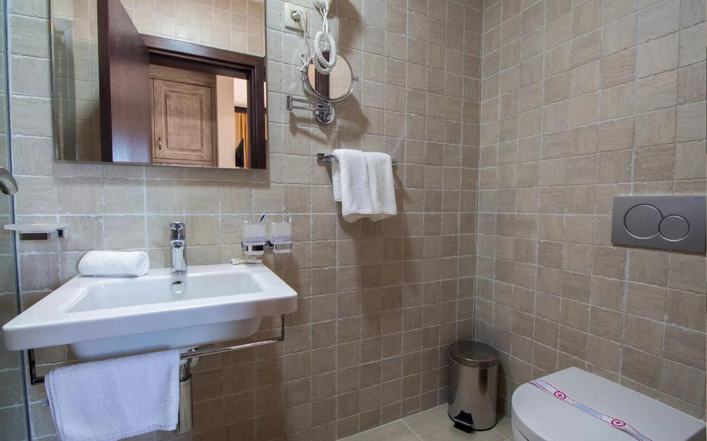 Area and facilities, Bathroom in Hotel Helada