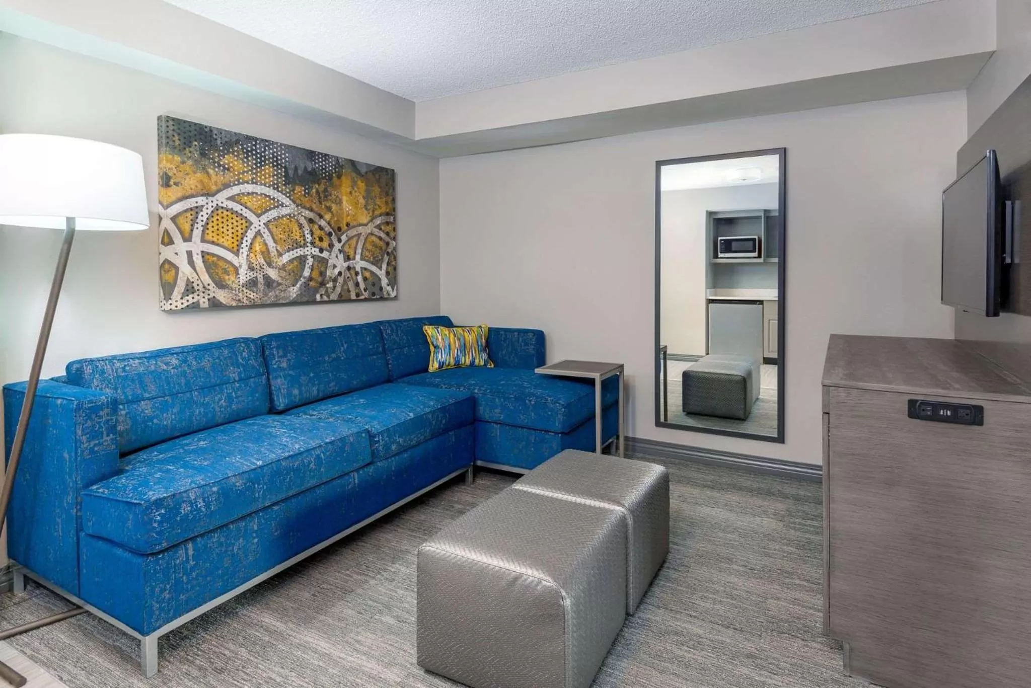 Bedroom in Hampton Inn & Suites Country Club Plaza