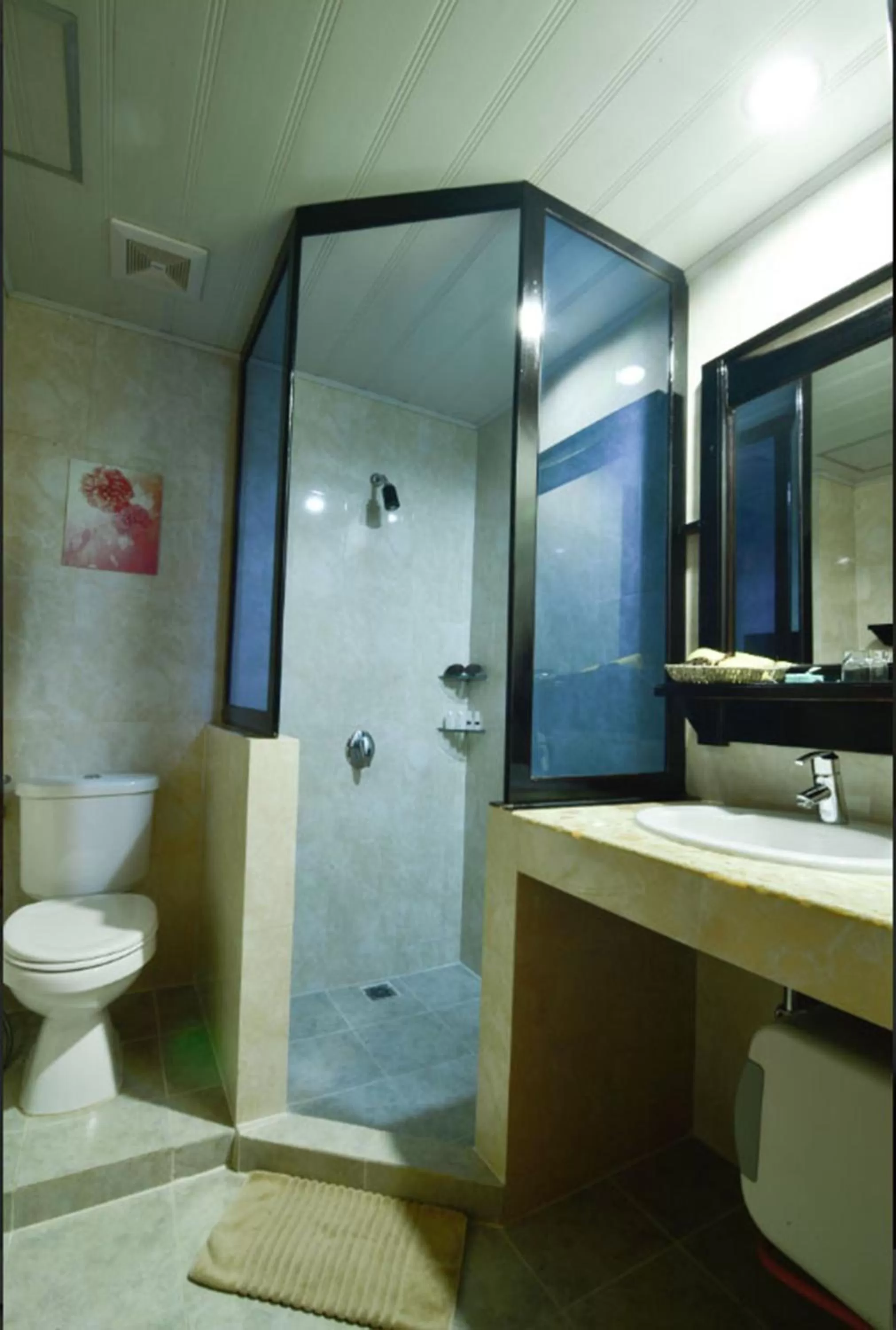 Bathroom in Angkor Pearl Hotel