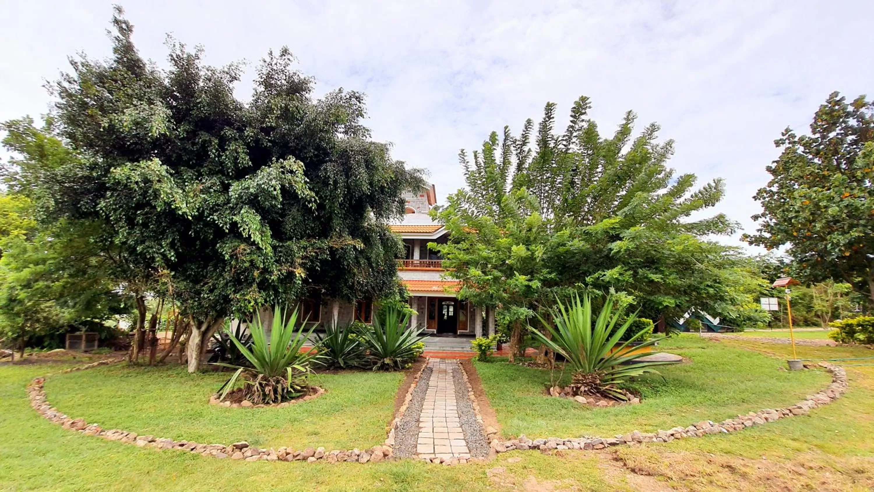 Facade/entrance in Avadale Masinagudi - Stag Groups Not Allowed