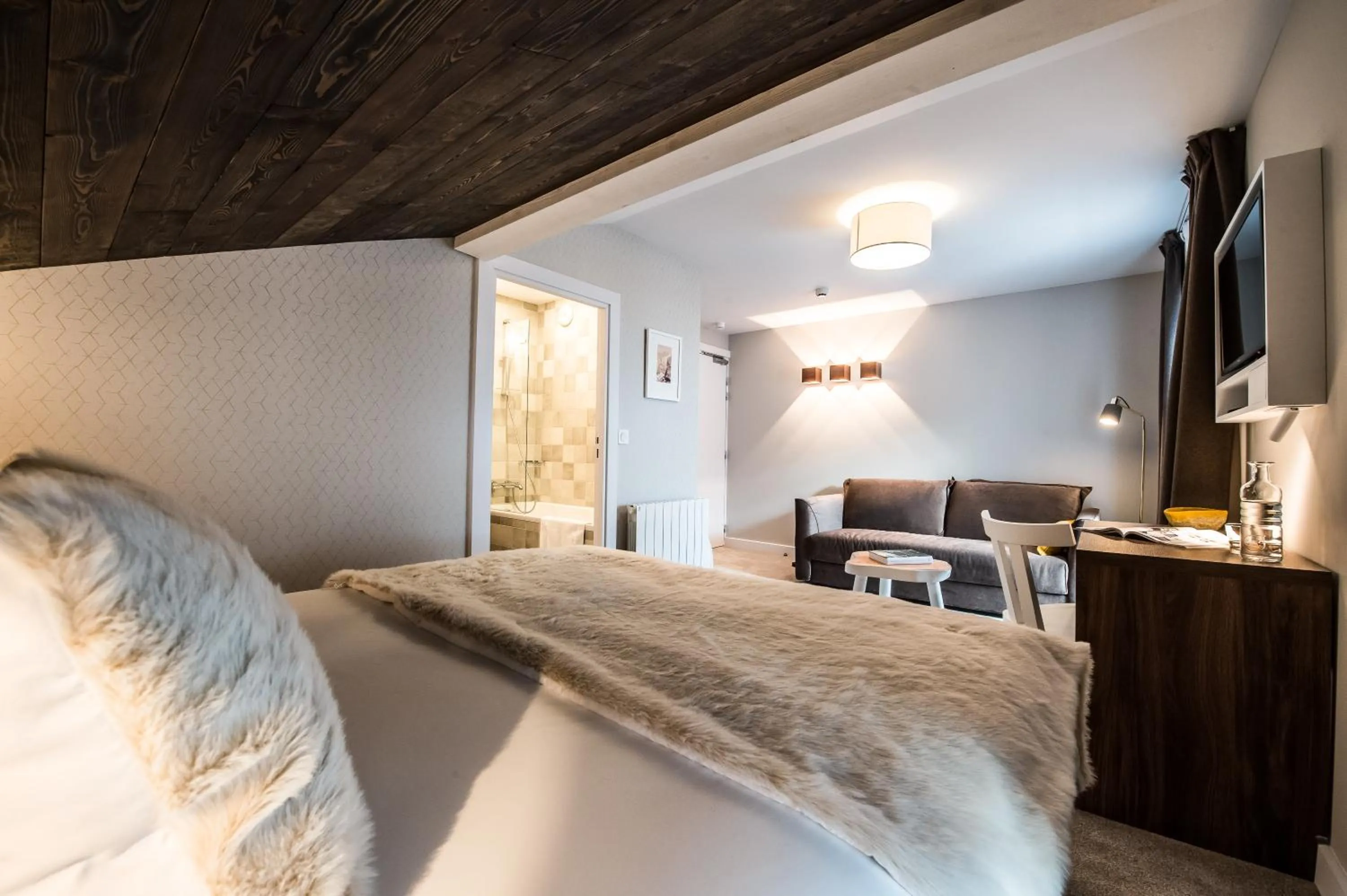 Photo of the whole room in Chalet hôtel le Whymper