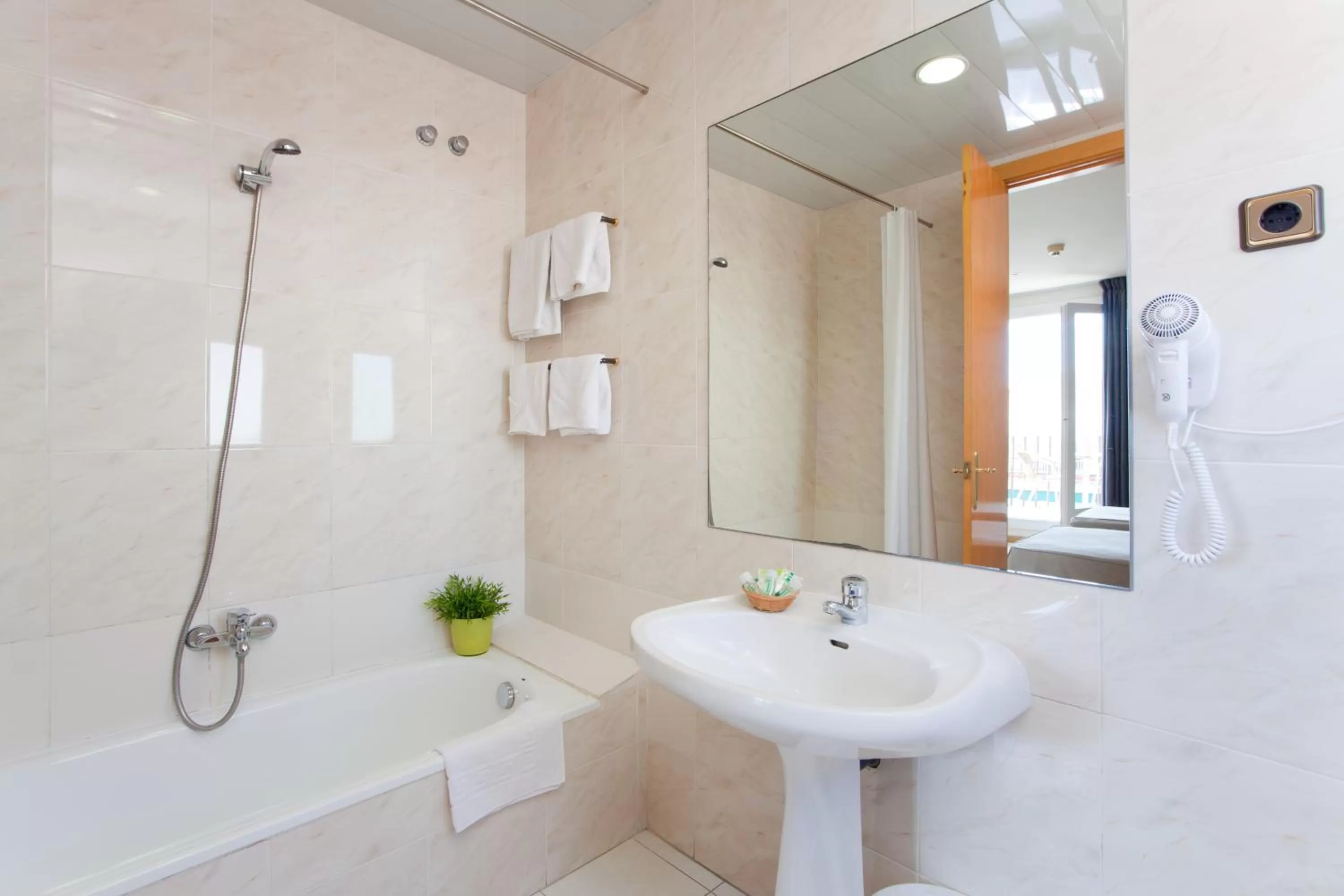 Bathroom in Hotel Everest