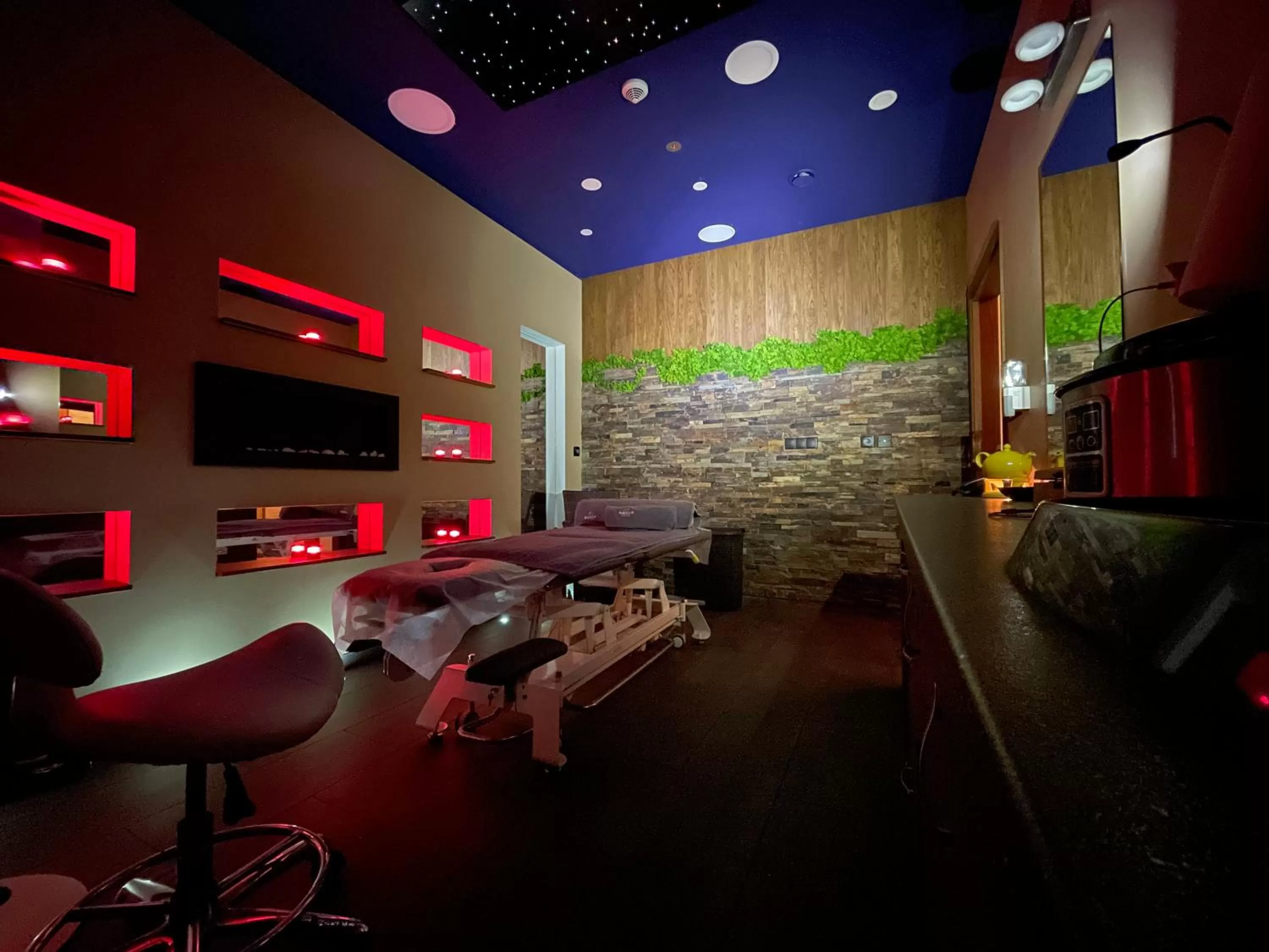 Massage in Amber Hotel